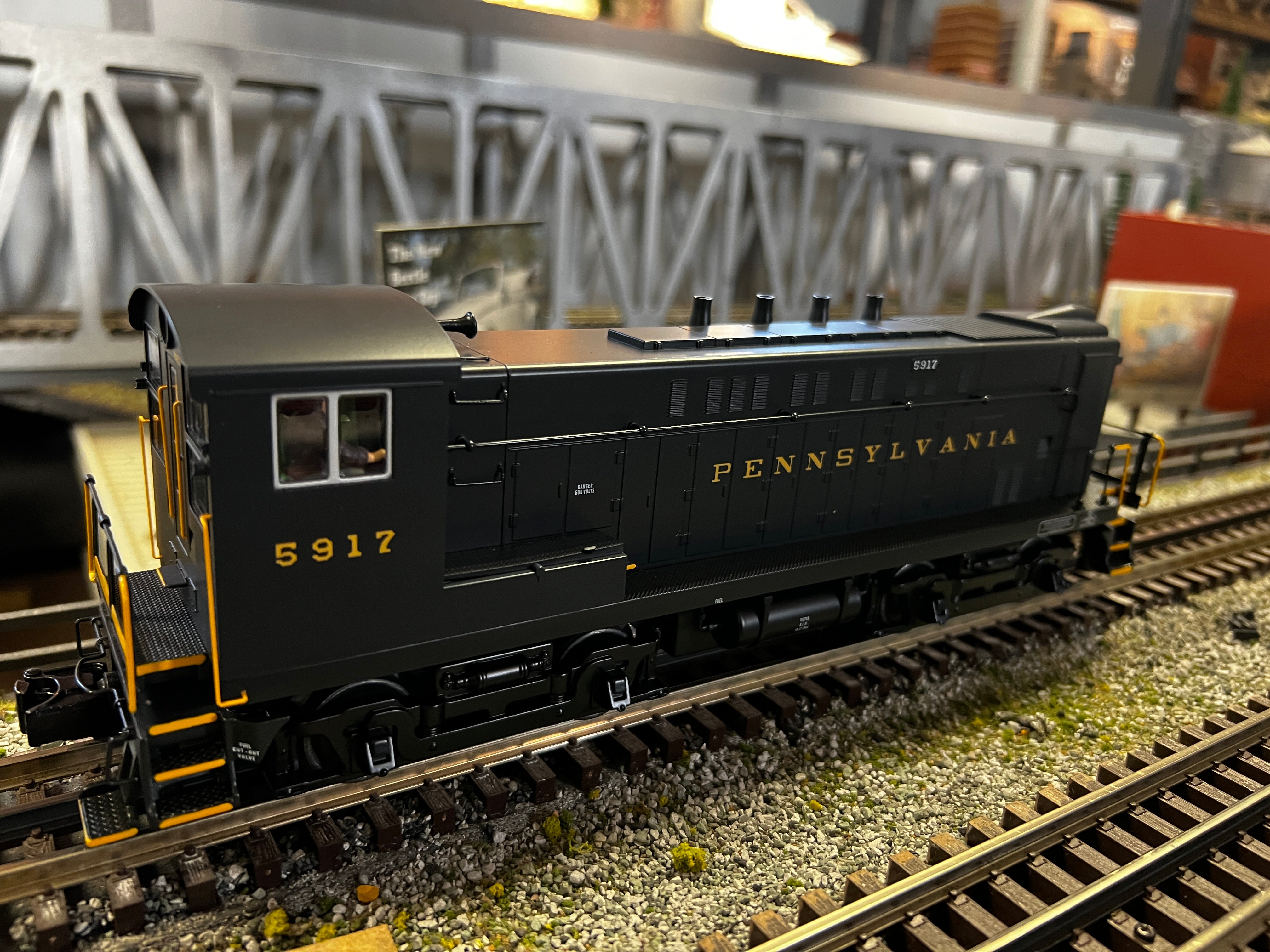 MTH 20-21603-1 - VO 1000 Diesel Engine "Pennsylvania" #5917 w/ PS3 (Hi-Rail Wheels)