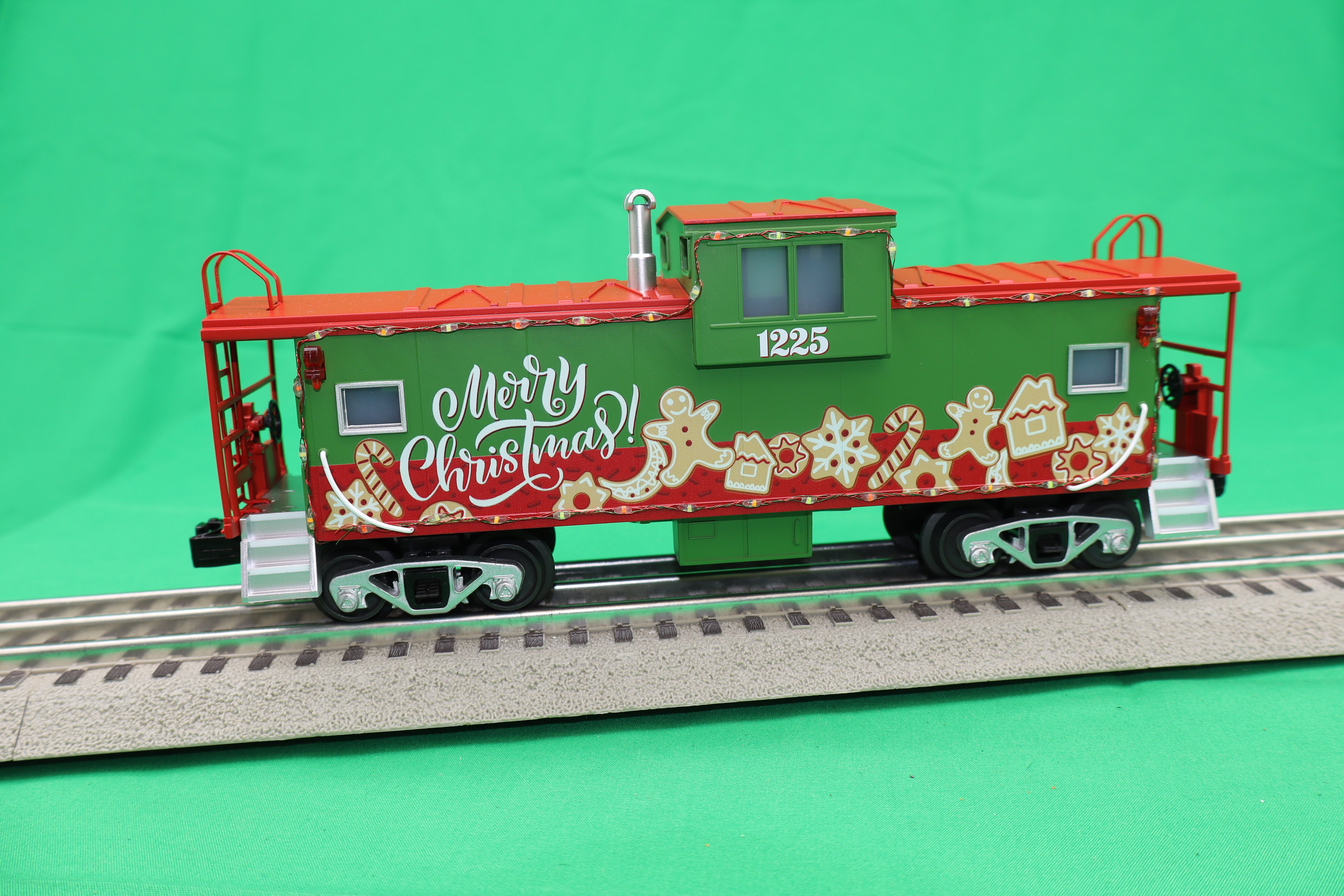 MTH 30-77412 - Extended Vision Caboose "Christmas" #1225 w/ LED Lights