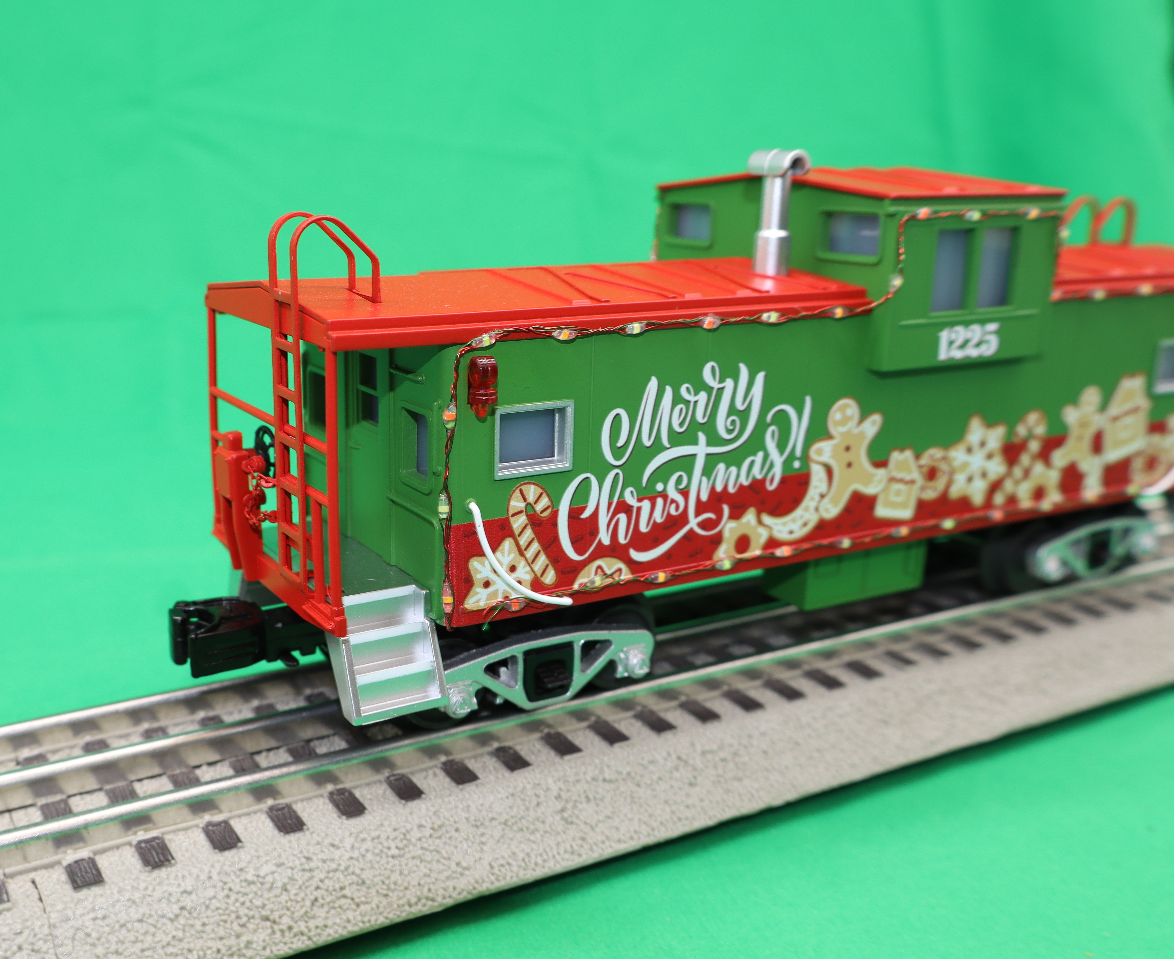 MTH 30-77412 - Extended Vision Caboose "Christmas" #1225 w/ LED Lights