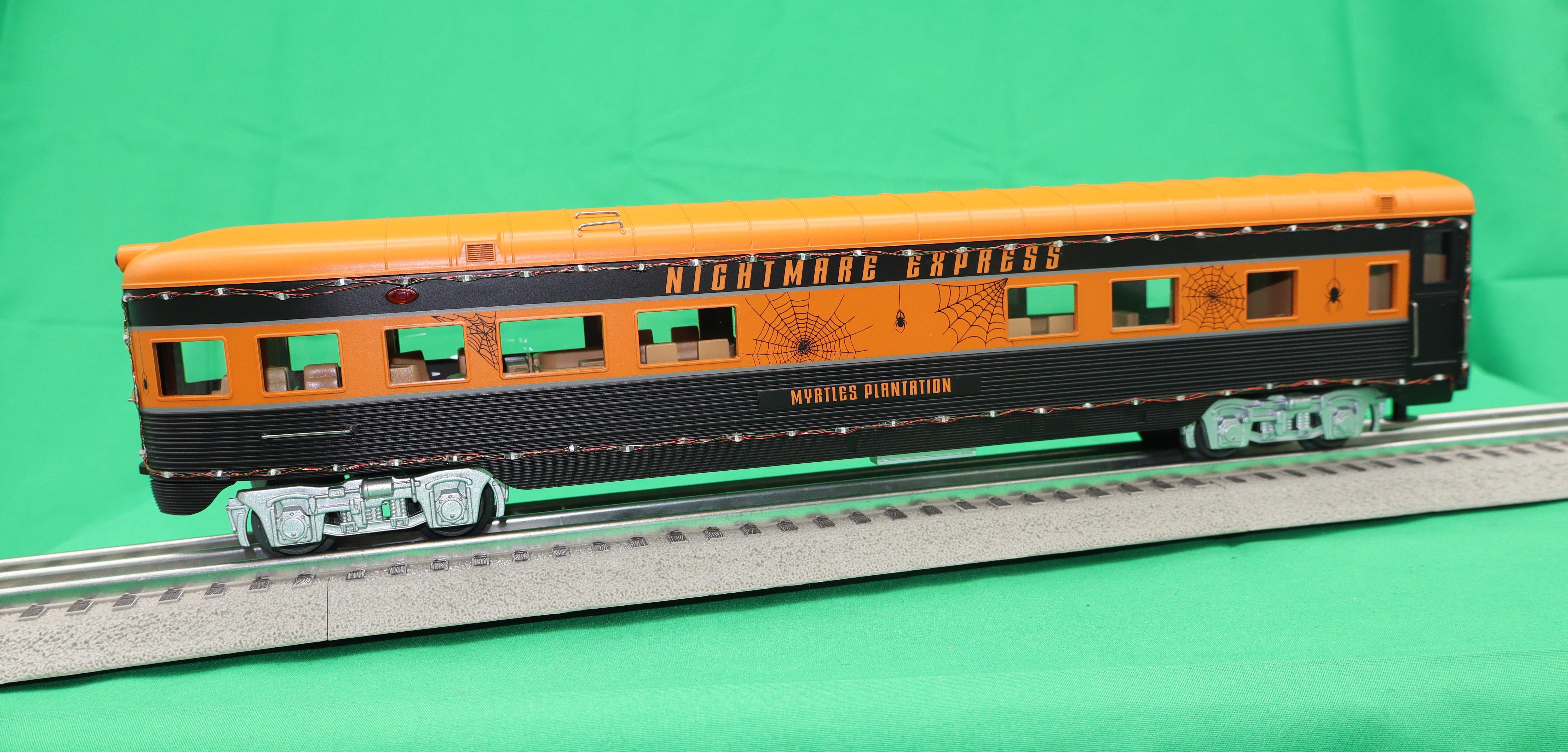MTH 30-68282 - 60’ Streamlined Passenger Set "Halloween" w/ LED Lights (4-Car)