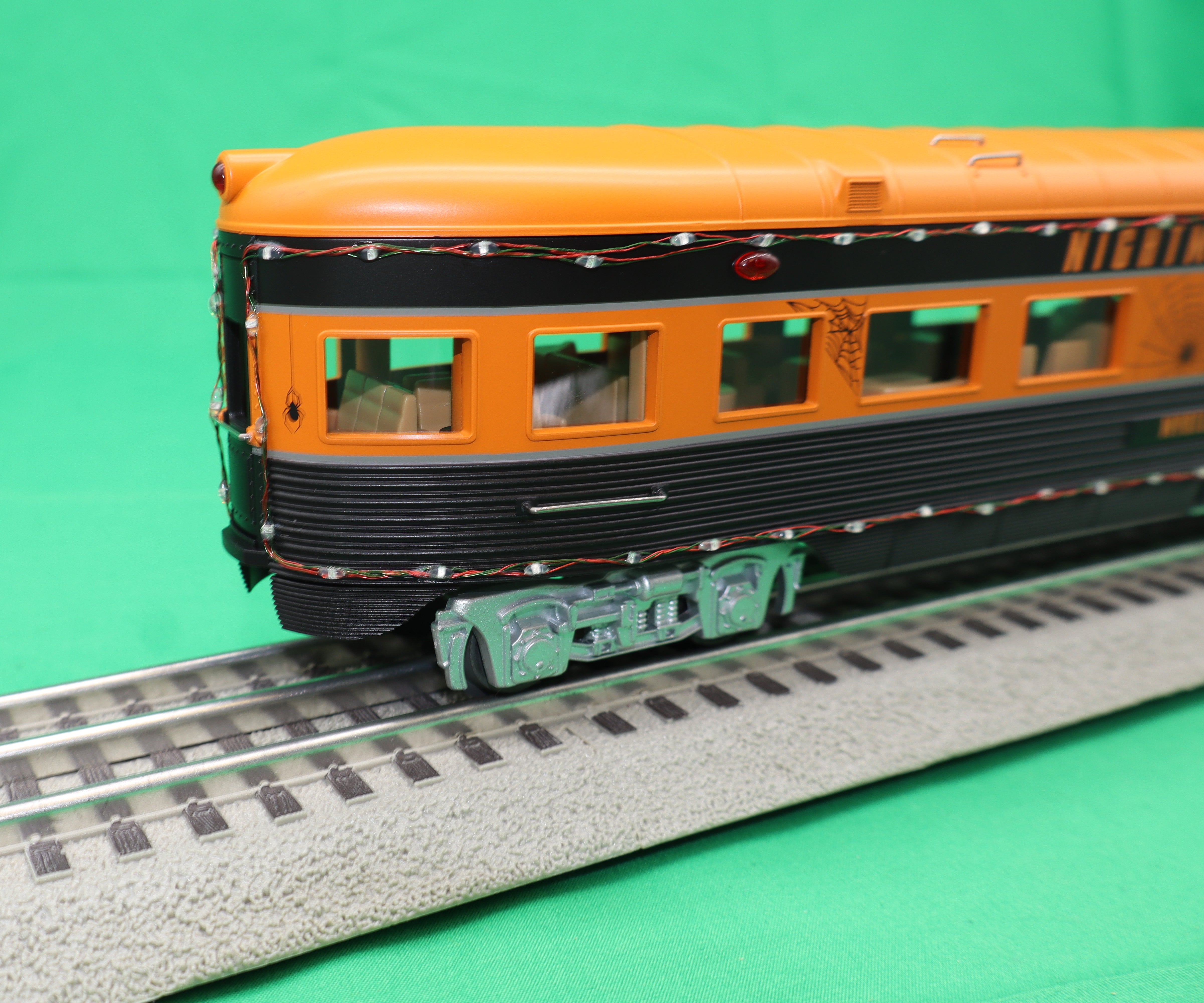 MTH 30-68282 - 60’ Streamlined Passenger Set "Halloween" w/ LED Lights (4-Car)