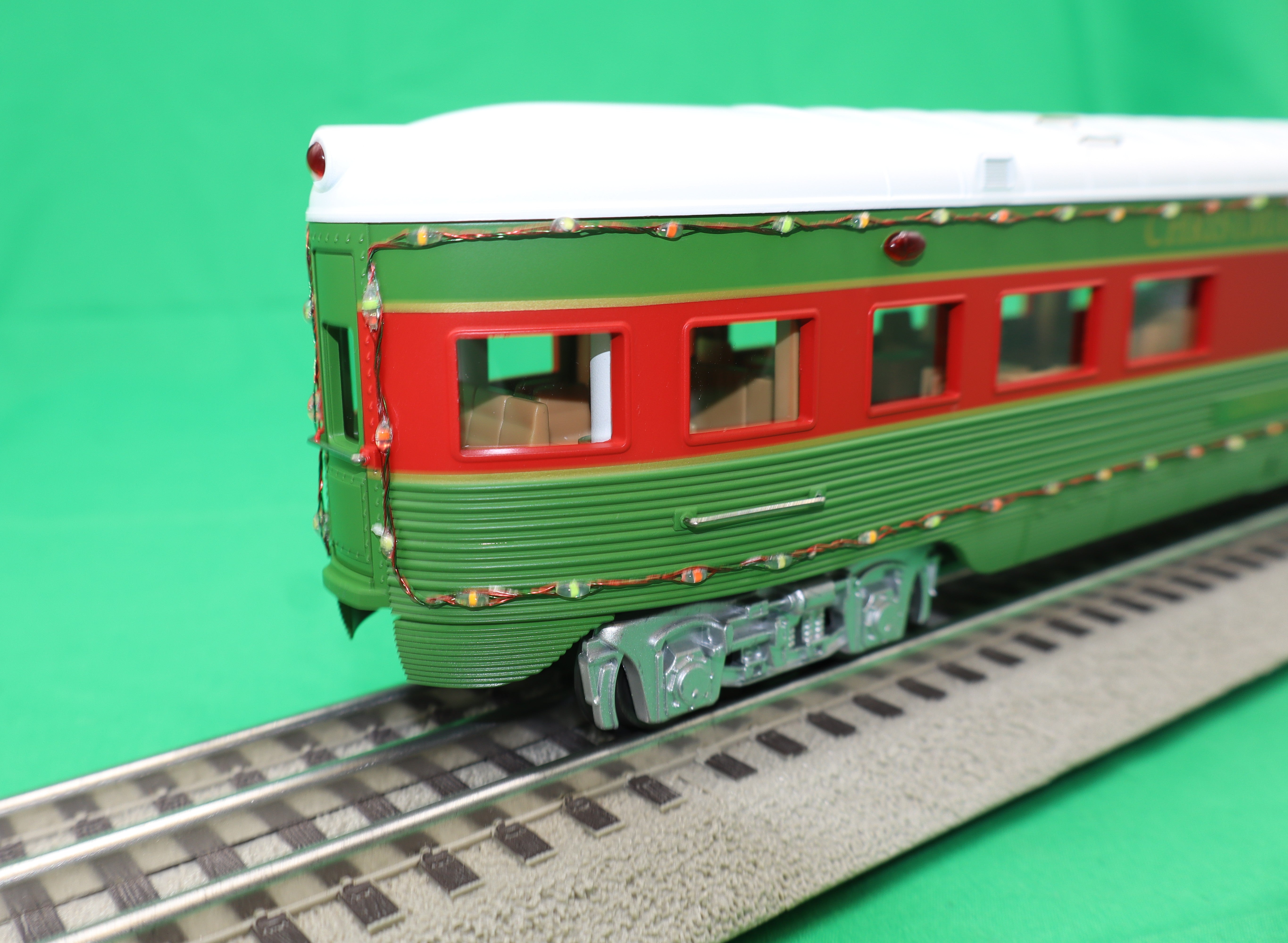 MTH 30-68286 - 60’ Streamlined Passenger Set "Christmas" w/LED Lights (4-Car)