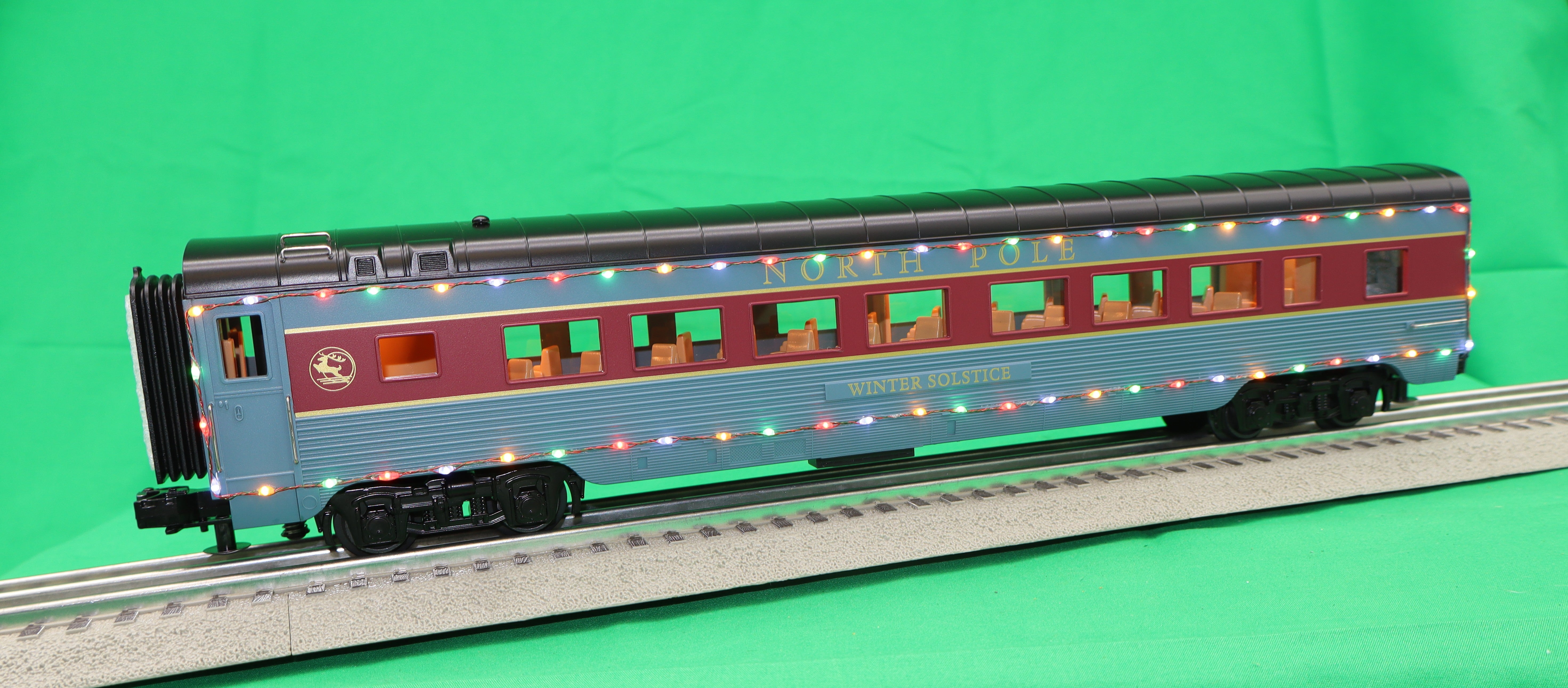 MTH 30-68292 - 60’ Streamlined Coach Car "North Pole" #Winter Solstice w/ LED Lights
