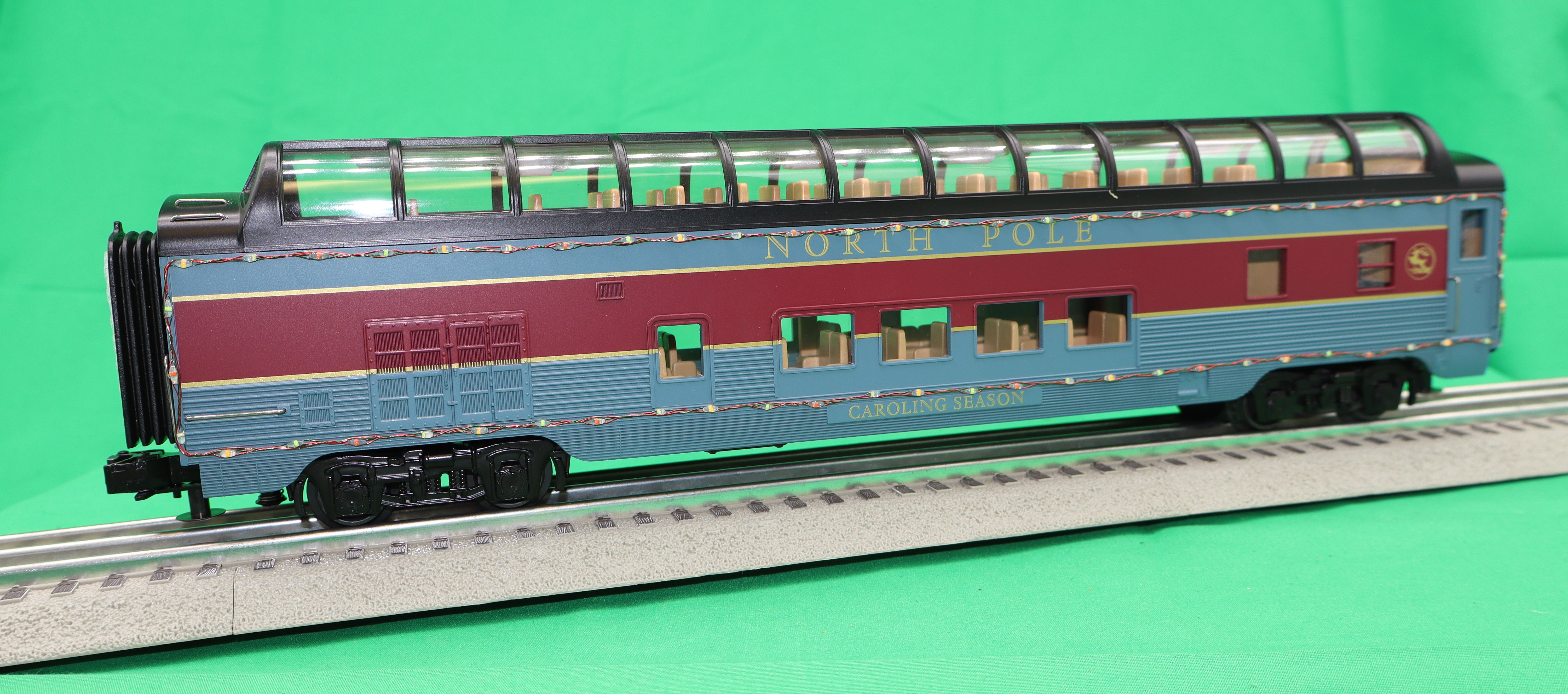 MTH 30-68293 - 60’ Streamlined Full-Length Vista Dome "North Pole" #Caroling Season w/ LED Lights