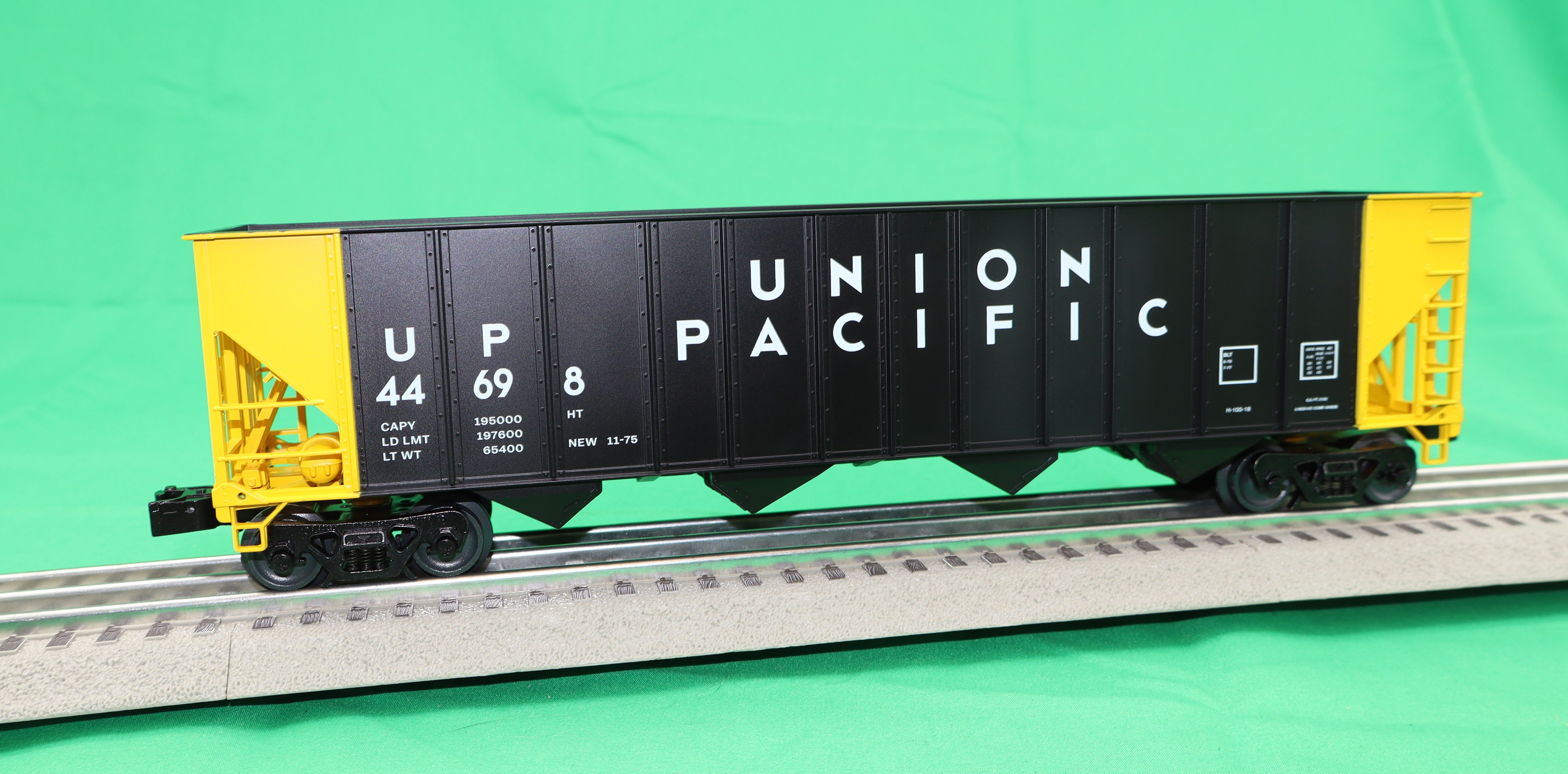 Lionel 2542480 - 4-Bay Hopper Car "Union Pacific" Set A (3-Car) Set A
