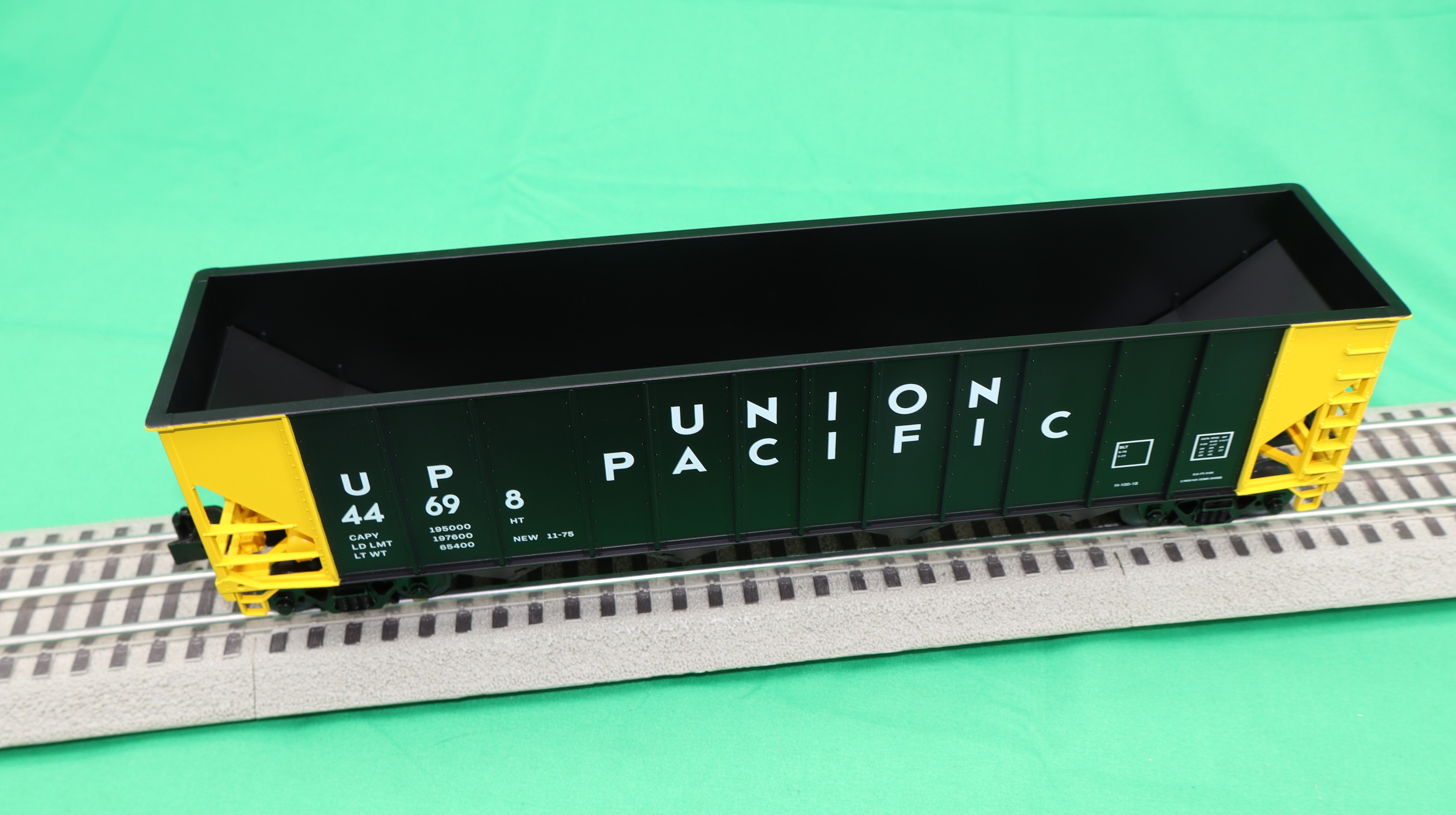 Lionel 2542485 - 4-Bay Hopper Car "Union Pacific" (3-Car) Set B