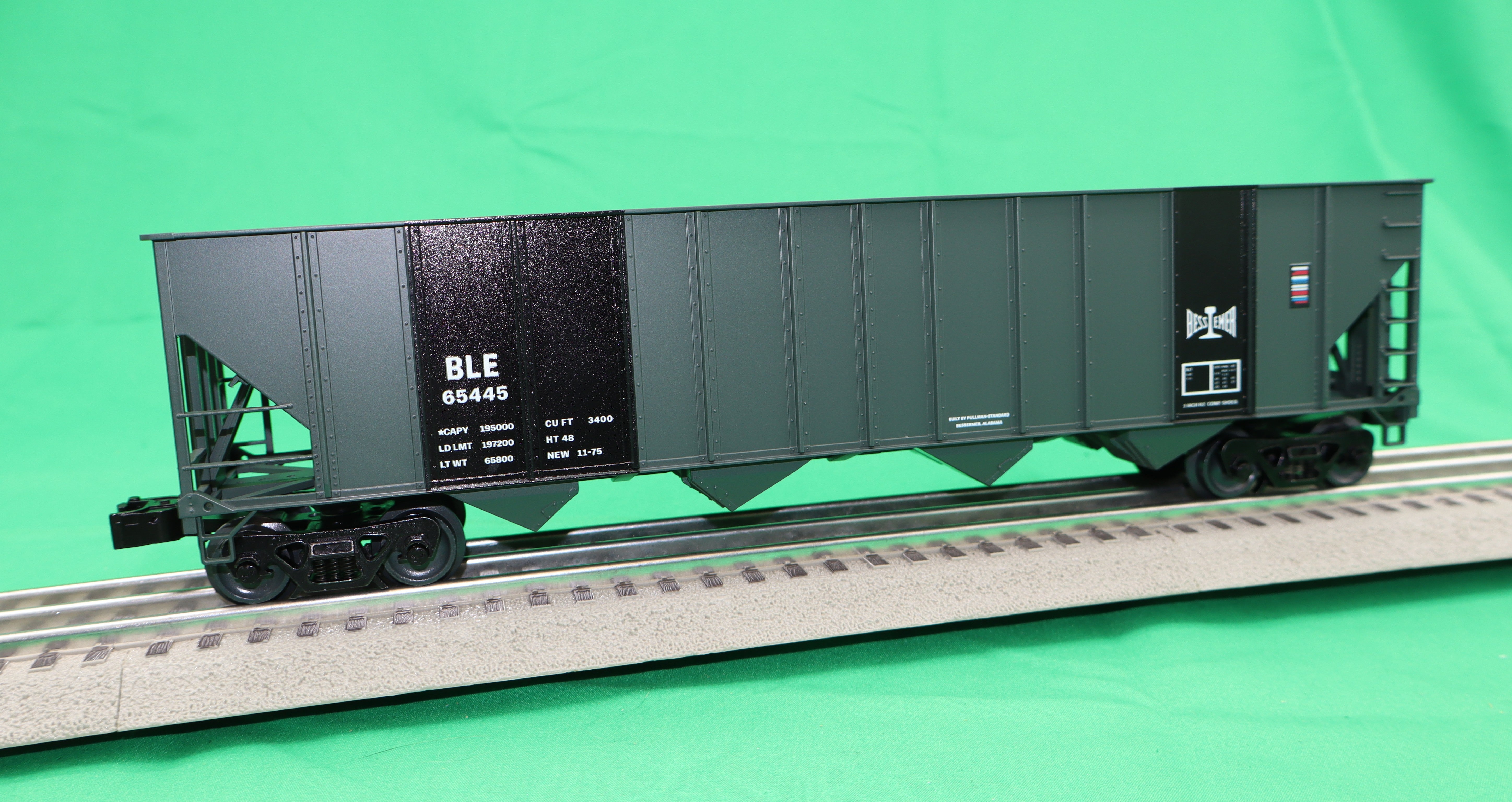 Lionel 2542470 - 4-Bay Hopper Car "Bessemer & Lake Erie" (3-Car) Set A