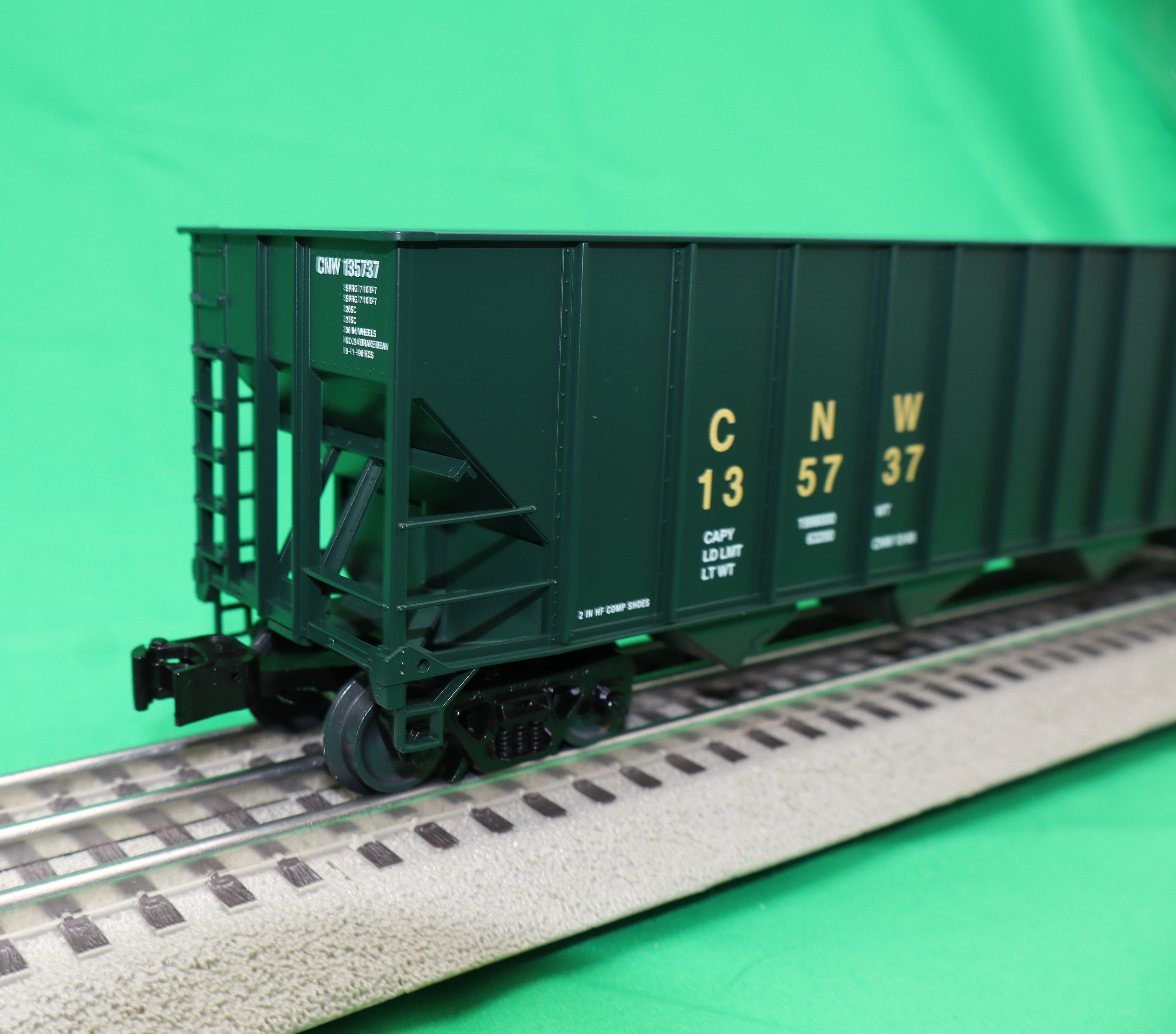 Lionel 2542259 - 4-Bay Hopper Car "Chicago & North Western" #135737