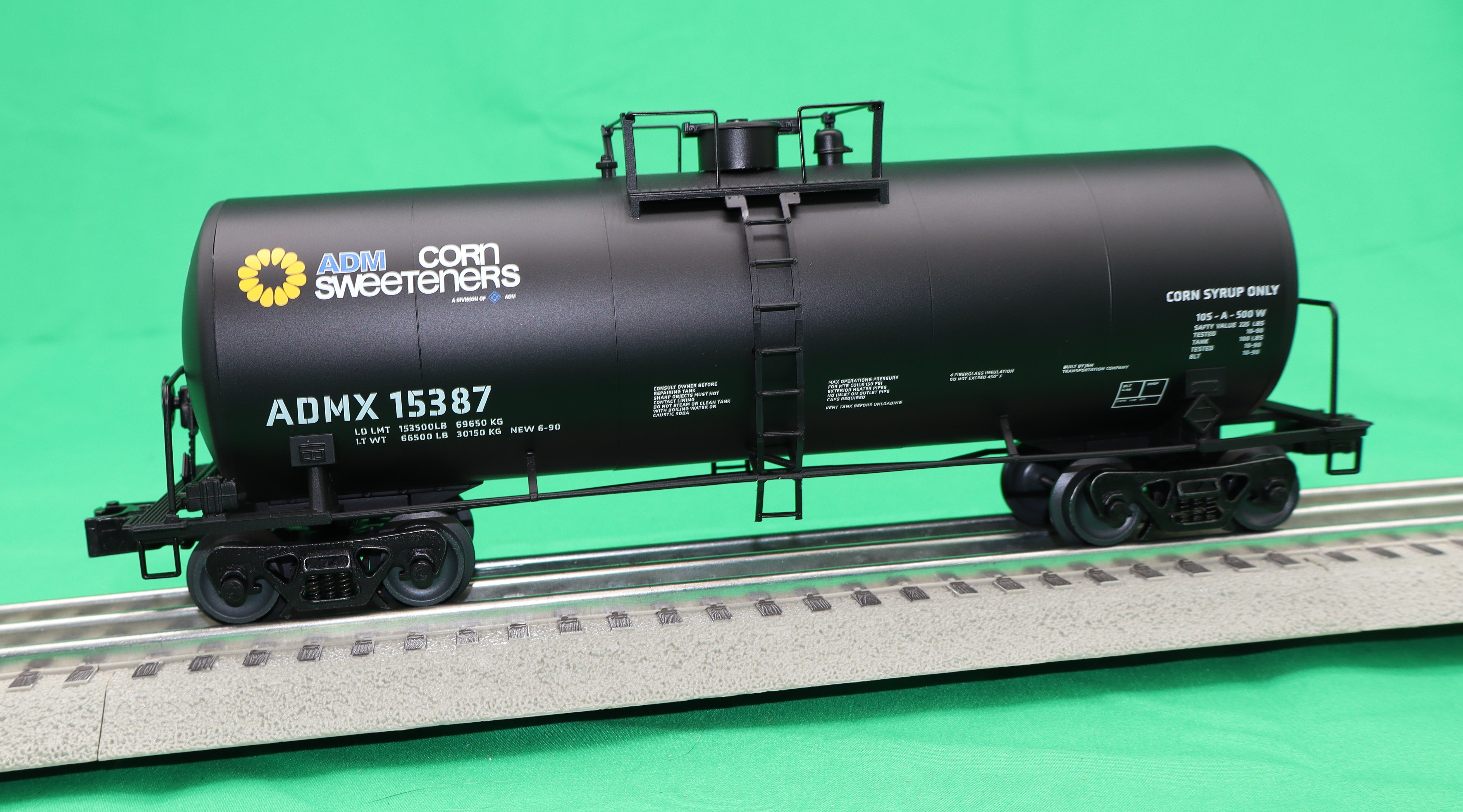 Lionel 2542361 - 40' Tank Car "ADM" #15387
