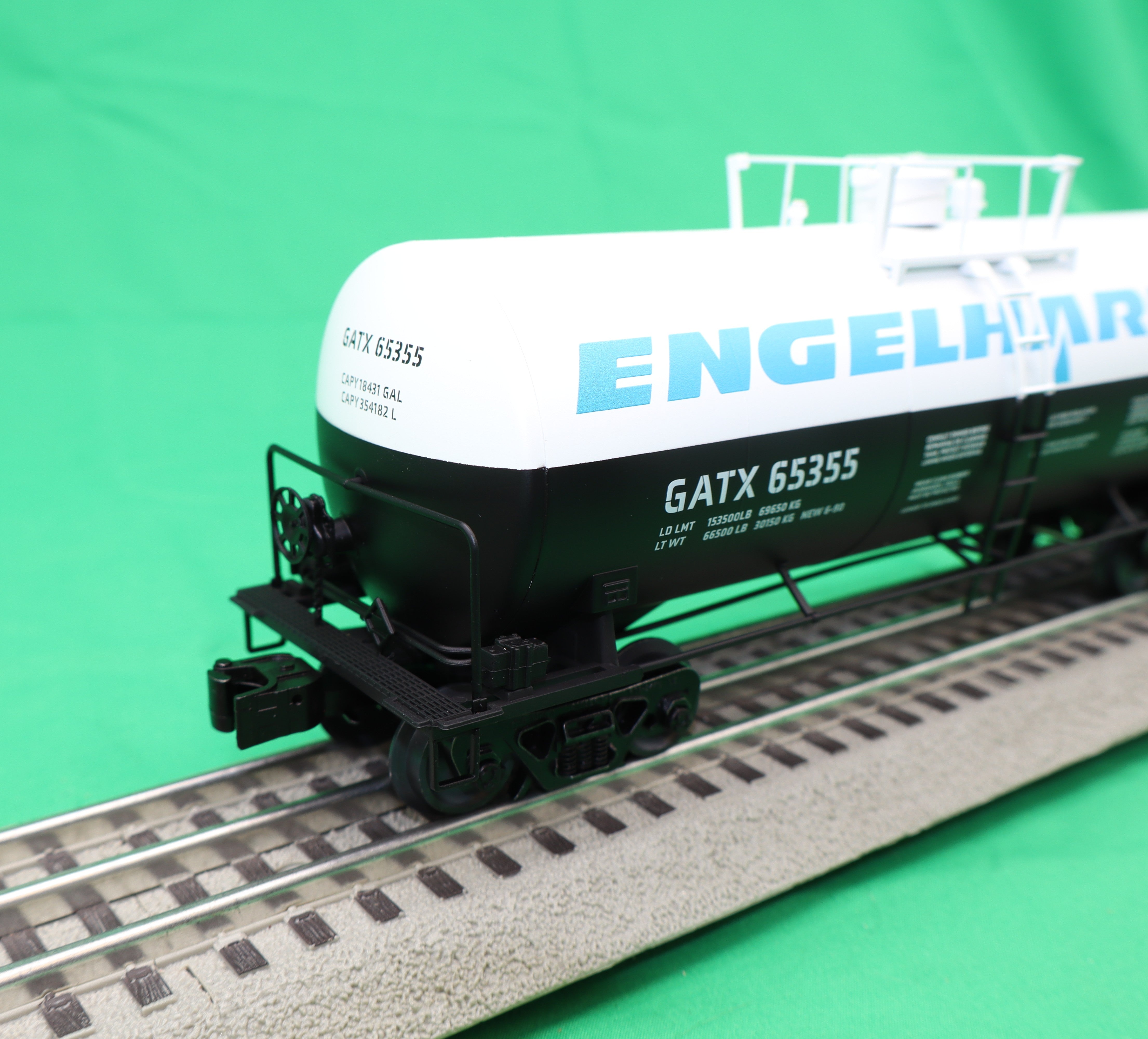 Lionel 2542371 - 40' Tank Car "Engelhard" #65355