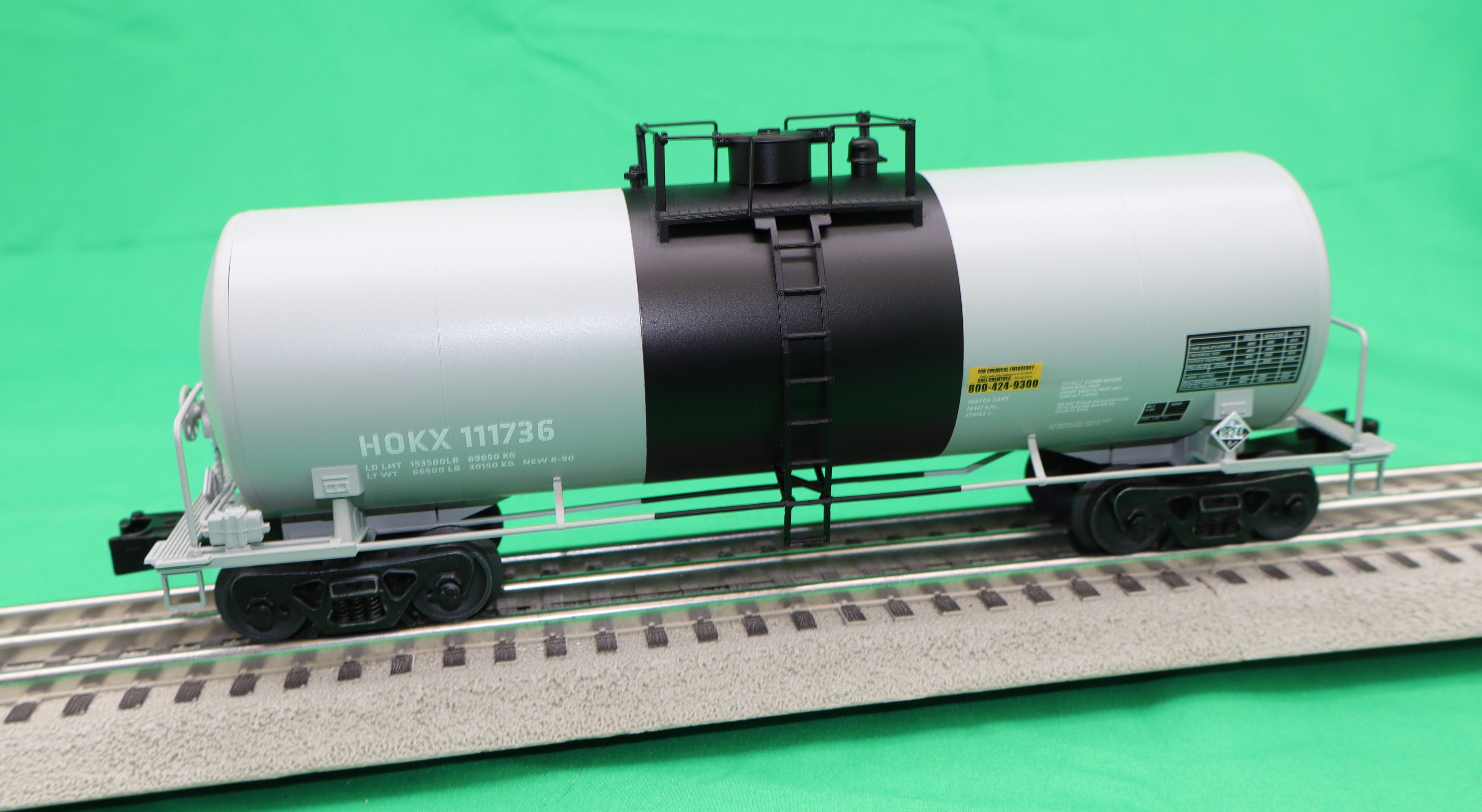 Lionel 2542391 - 40' Tank Car "HOKX" #111638