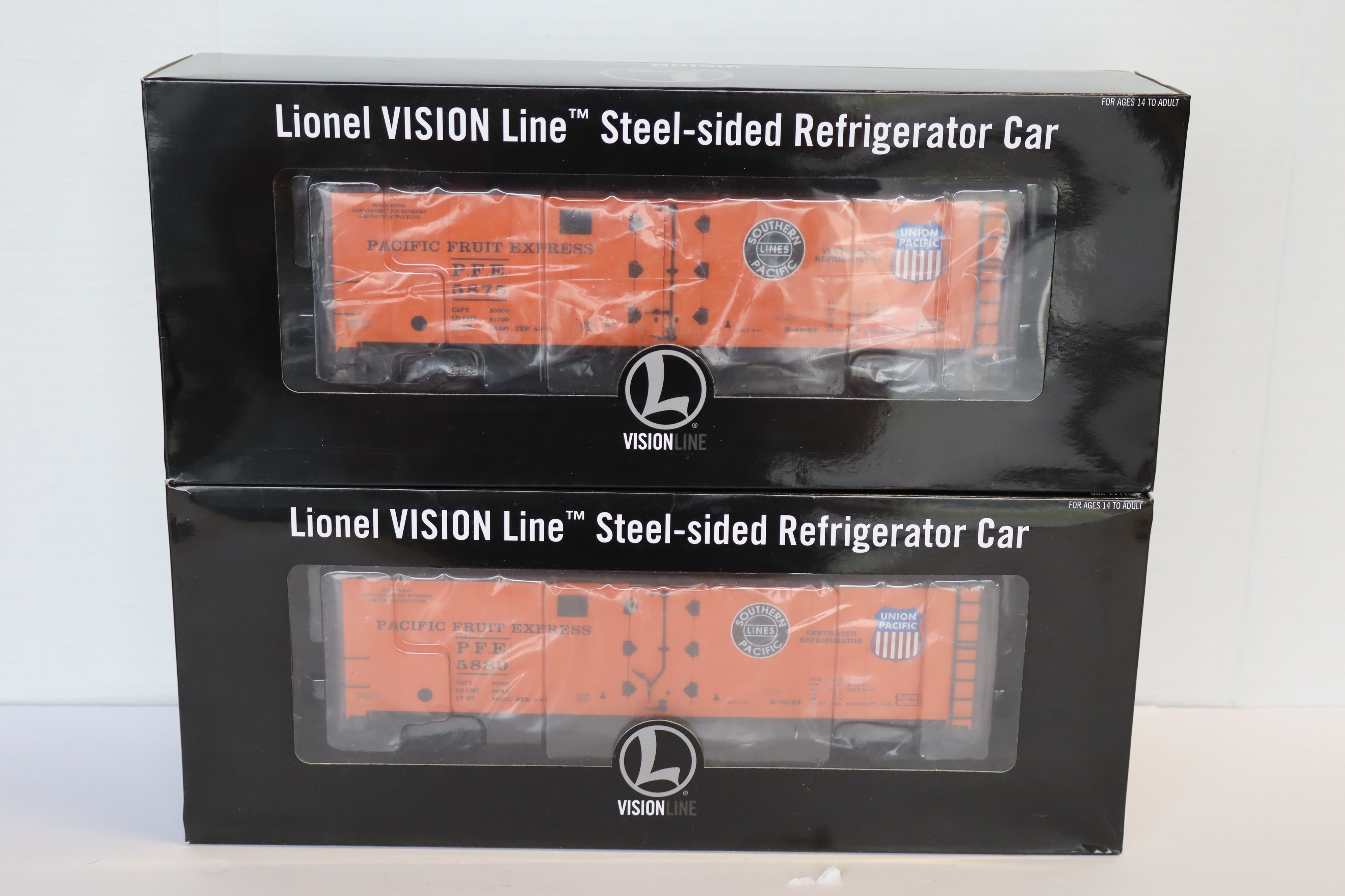 Lionel Vision Line 6-81150 & 6-81149 PFE Steel-Sided Reefer #5875 & #5880-- 2 Set-Second hand-M7986