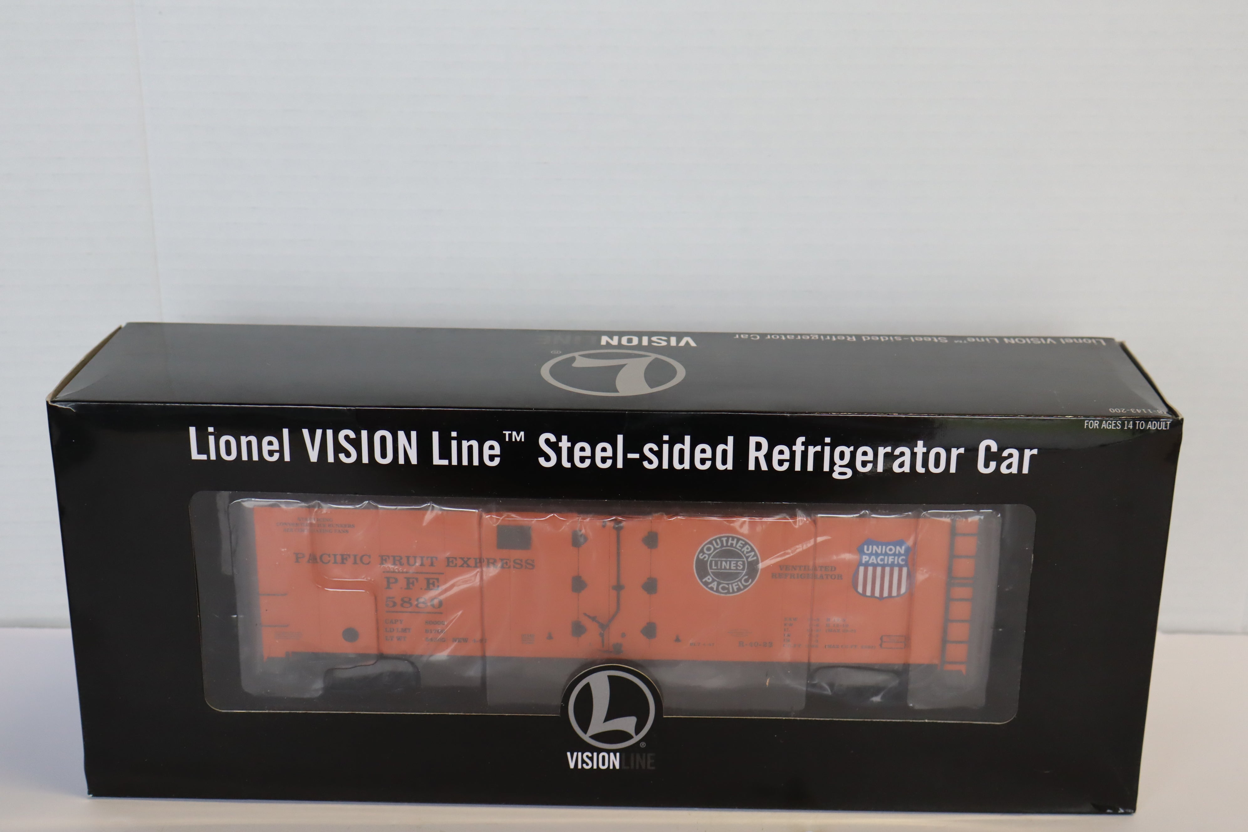 Lionel Vision Line 6-81150 & 6-81149 PFE Steel-Sided Reefer #5875 & #5880-- 2 Set-Second hand-M7986