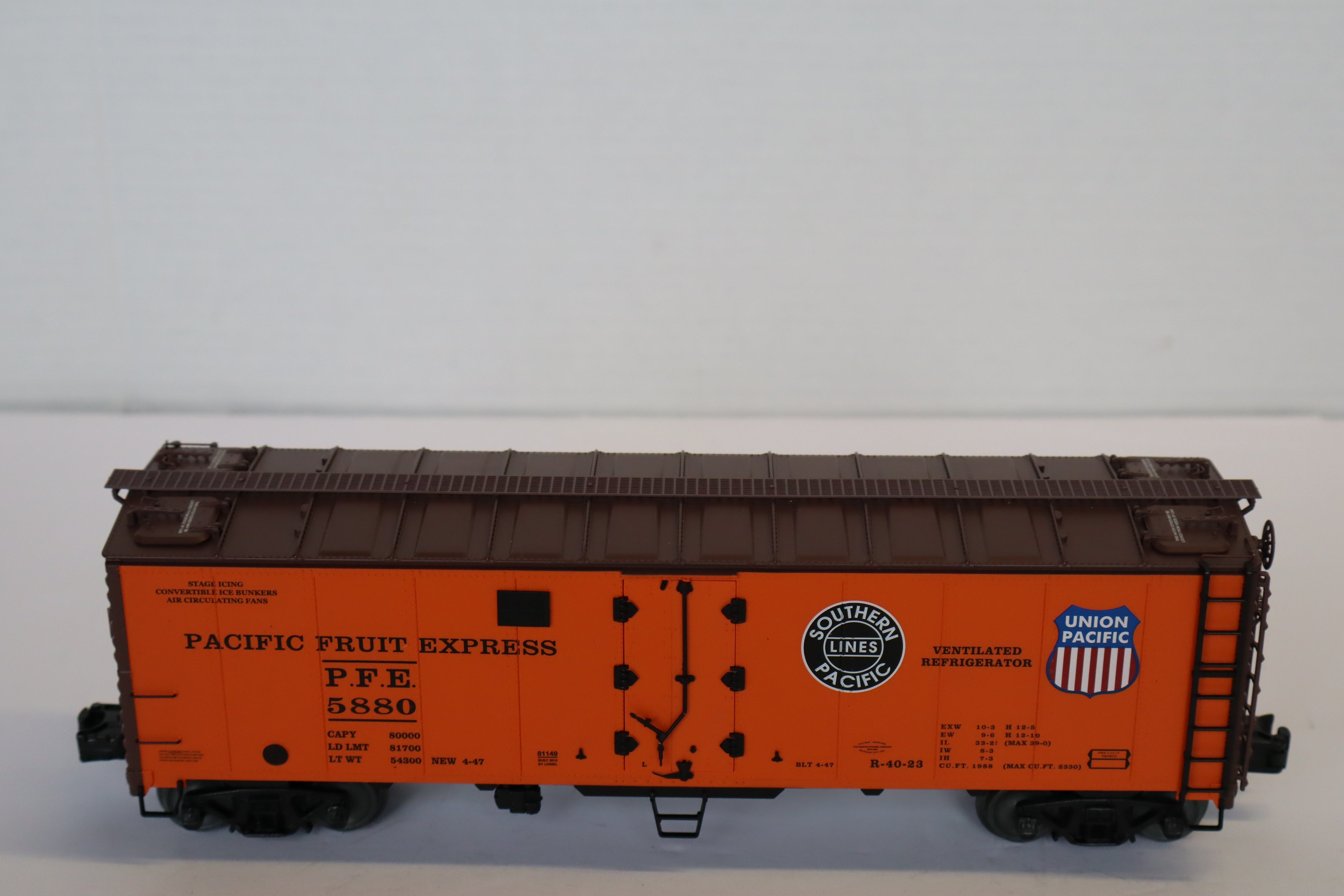 Lionel Vision Line 6-81150 & 6-81149 PFE Steel-Sided Reefer #5875 & #5880-- 2 Set-Second hand-M7986