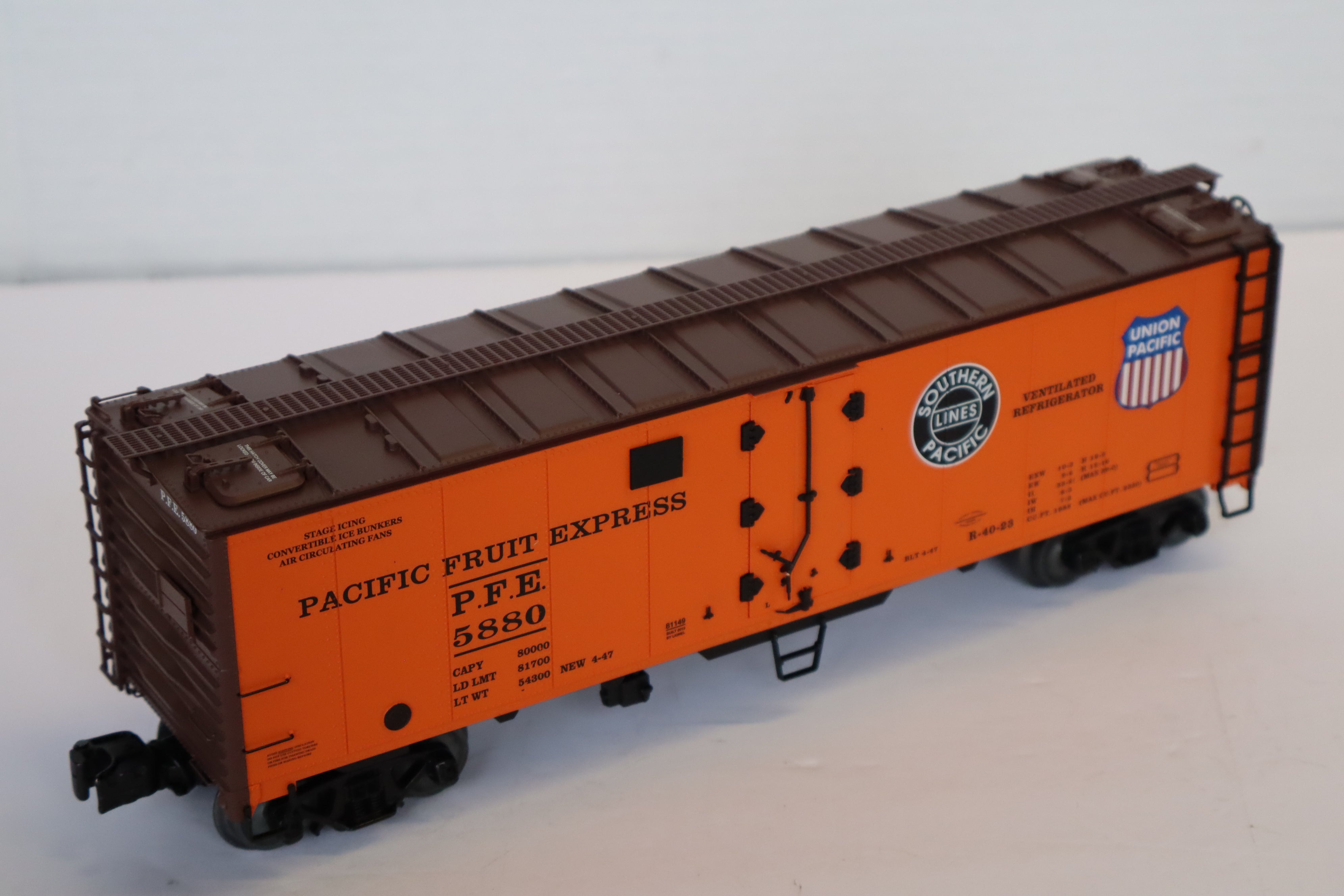 Lionel Vision Line 6-81150 & 6-81149 PFE Steel-Sided Reefer #5875 & #5880-- 2 Set-Second hand-M7986