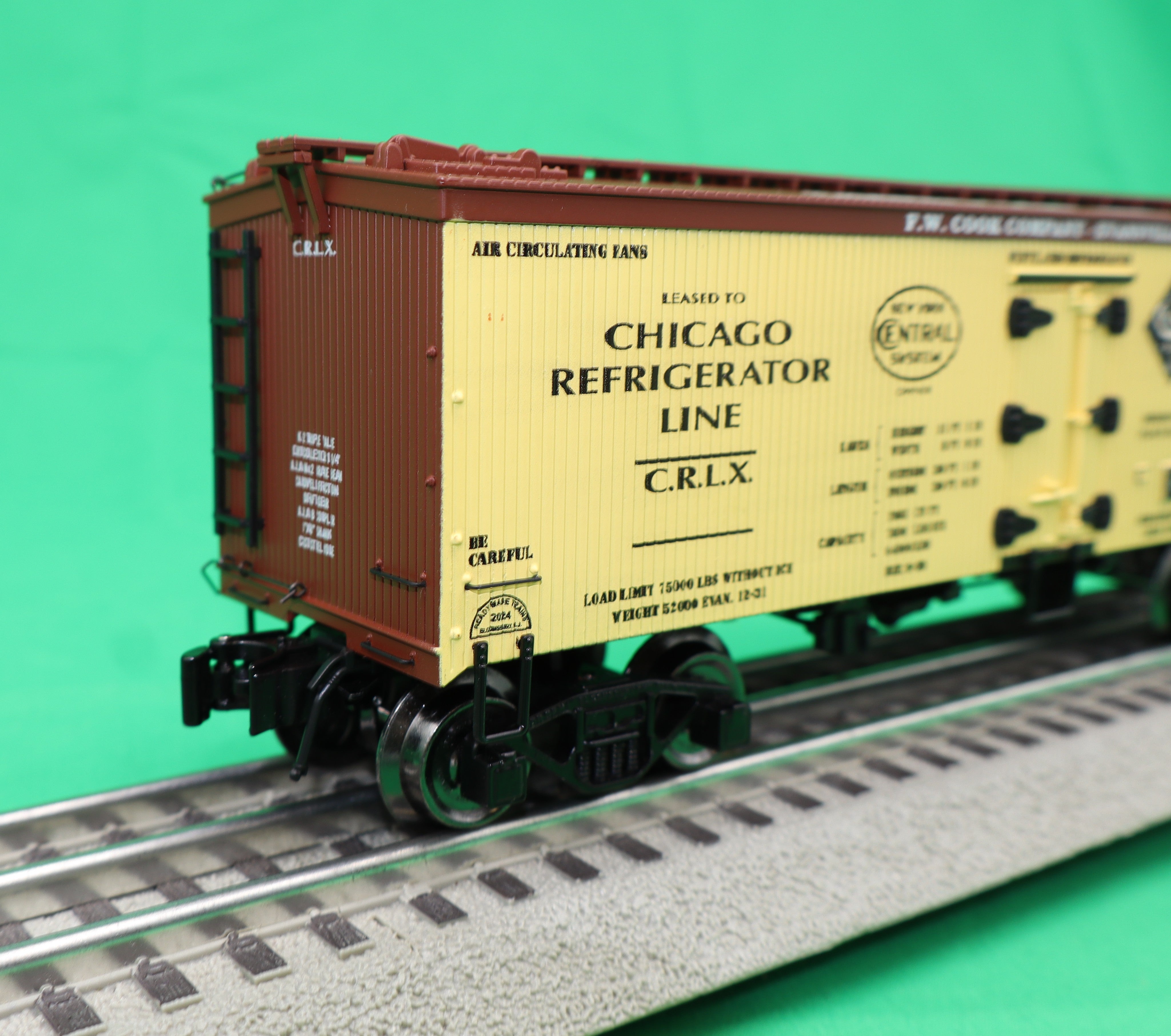 Ready Made Trains RMT-86199-153 - 36' Woodside Reefer Car "Chicago Refrigerator Line" (Cook's 500 Ale) - Custom Run for MrMuffin'sTrains