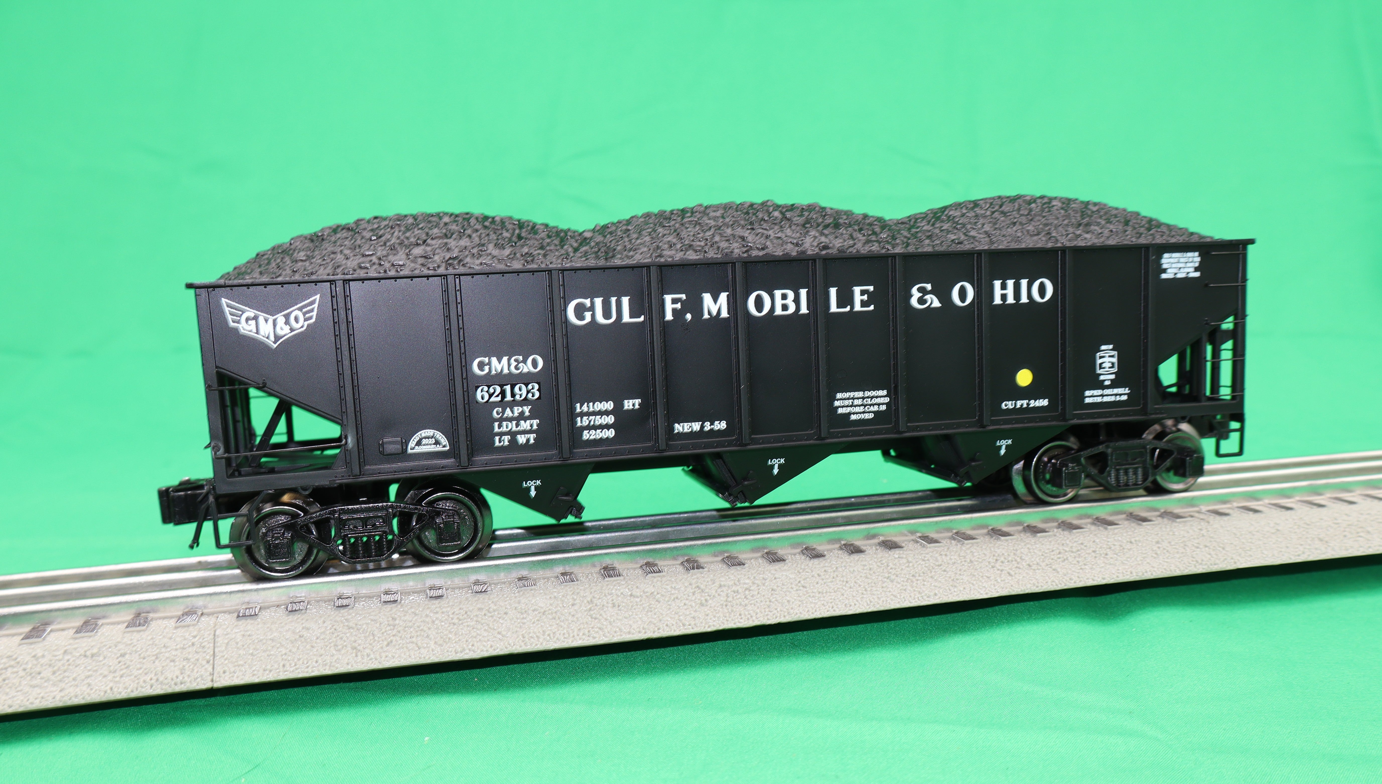 Ready Made Trains RMT-66299-104 - 70 Ton 3-Bay Coal Hopper Car "Gulf, Mobile & Ohio" w/ Load - Custom Run for MrMuffin'sTrains
