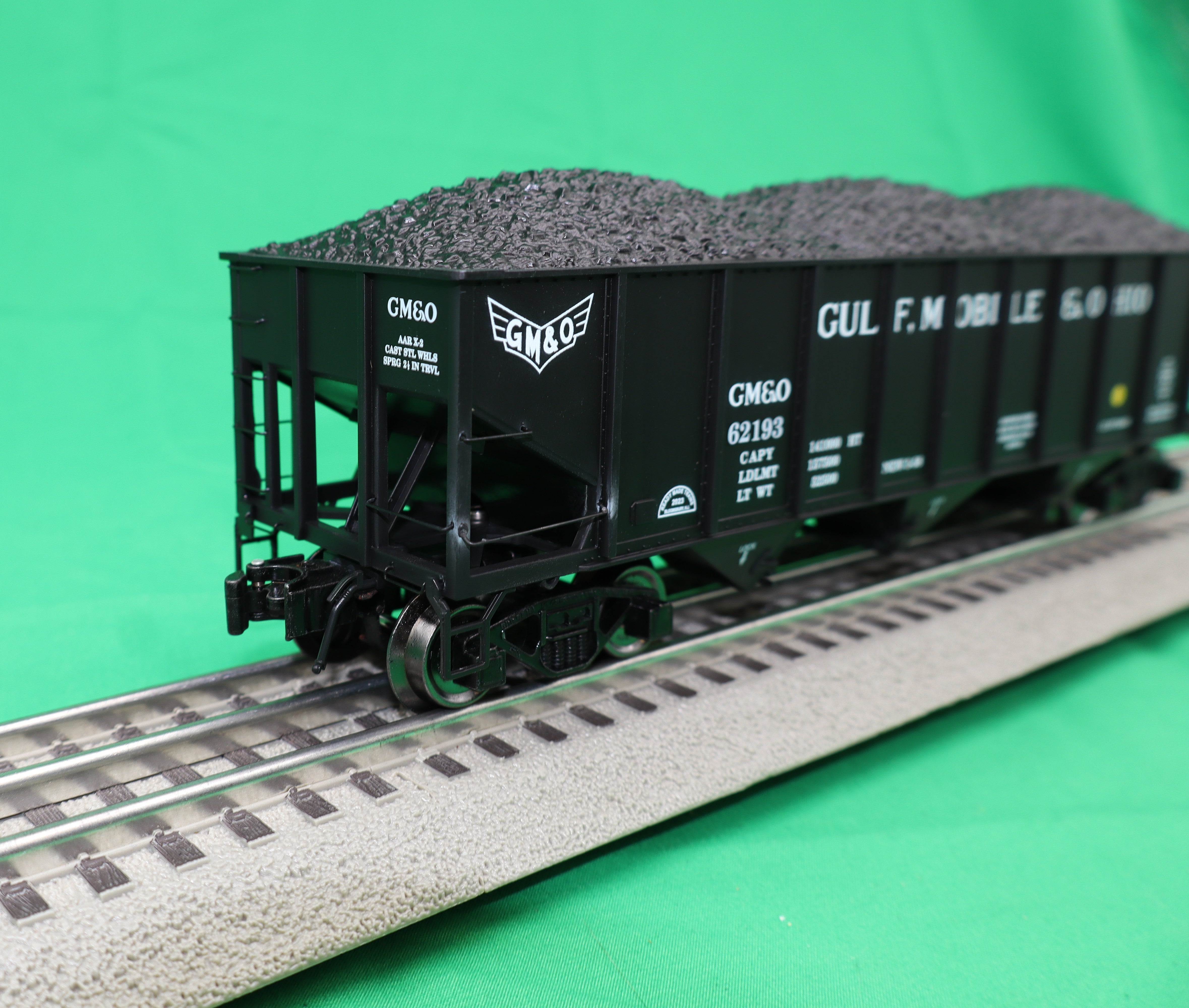 Ready Made Trains RMT-66299-104 - 70 Ton 3-Bay Coal Hopper Car "Gulf, Mobile & Ohio" w/ Load - Custom Run for MrMuffin'sTrains