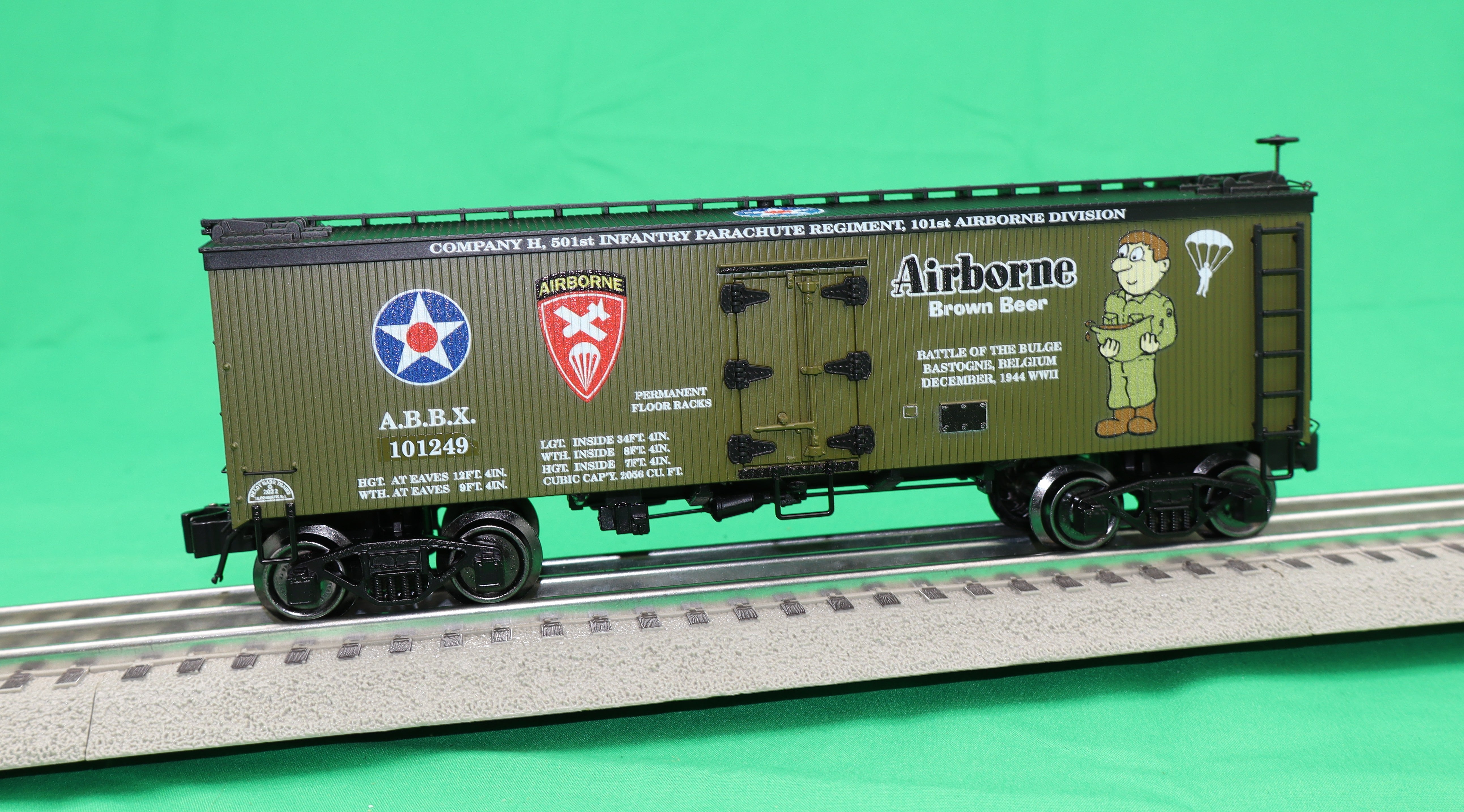 Ready Made Trains RMT-86131 - 36' Woodside Reefer Car "U.S. Army" (Airborne Beer)