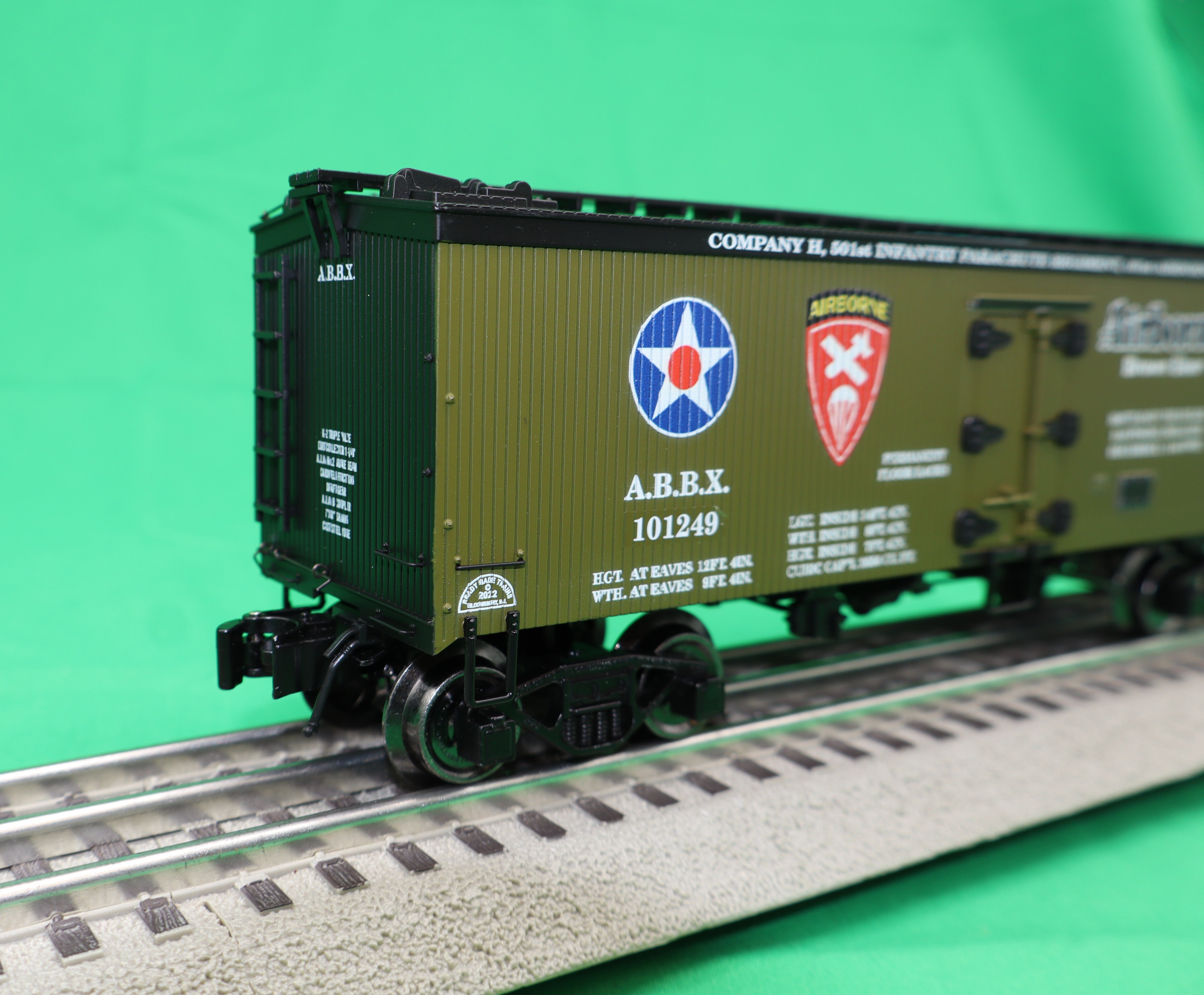 Ready Made Trains RMT-86131 - 36' Woodside Reefer Car "U.S. Army" (Airborne Beer)