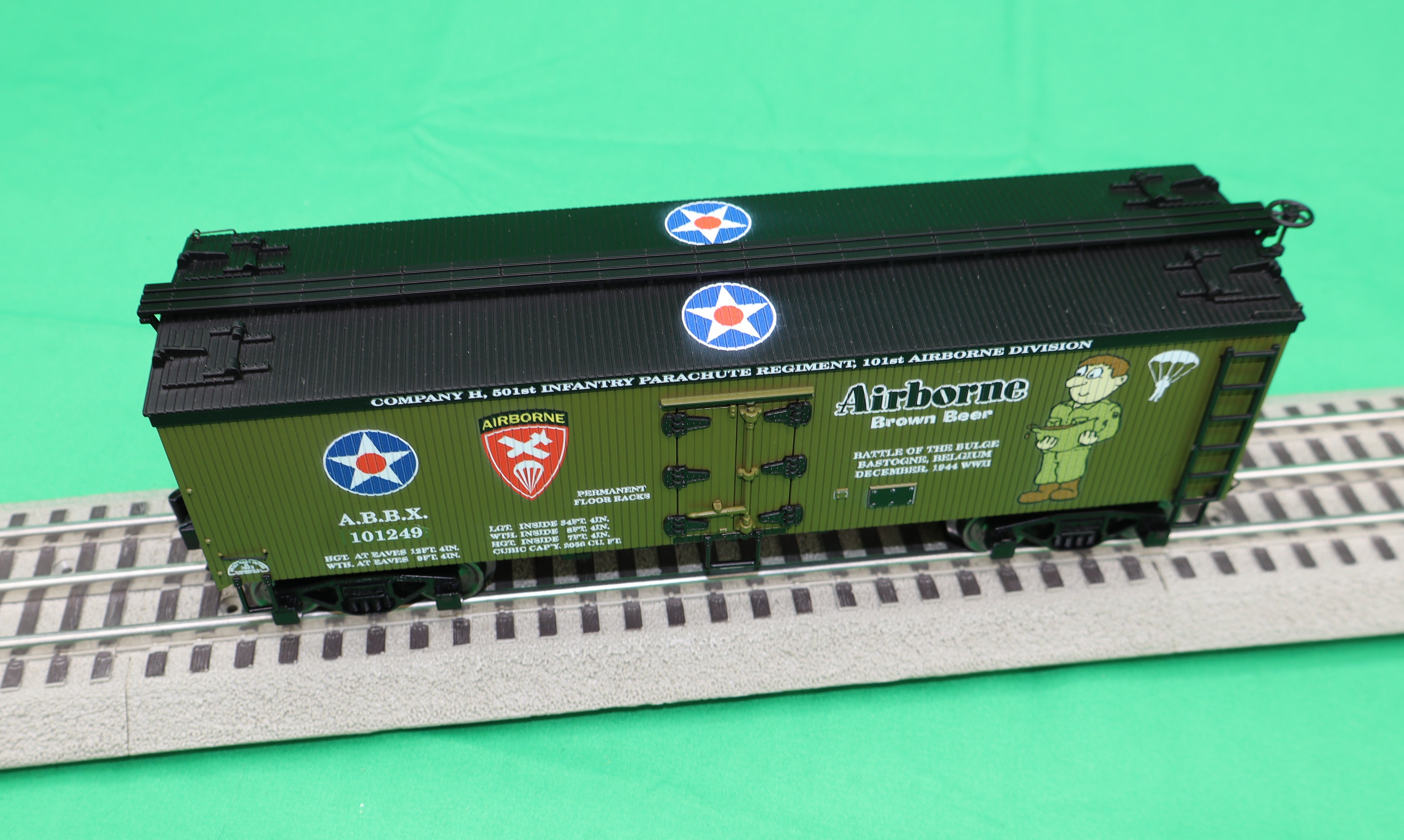Ready Made Trains RMT-86131 - 36' Woodside Reefer Car "U.S. Army" (Airborne Beer)