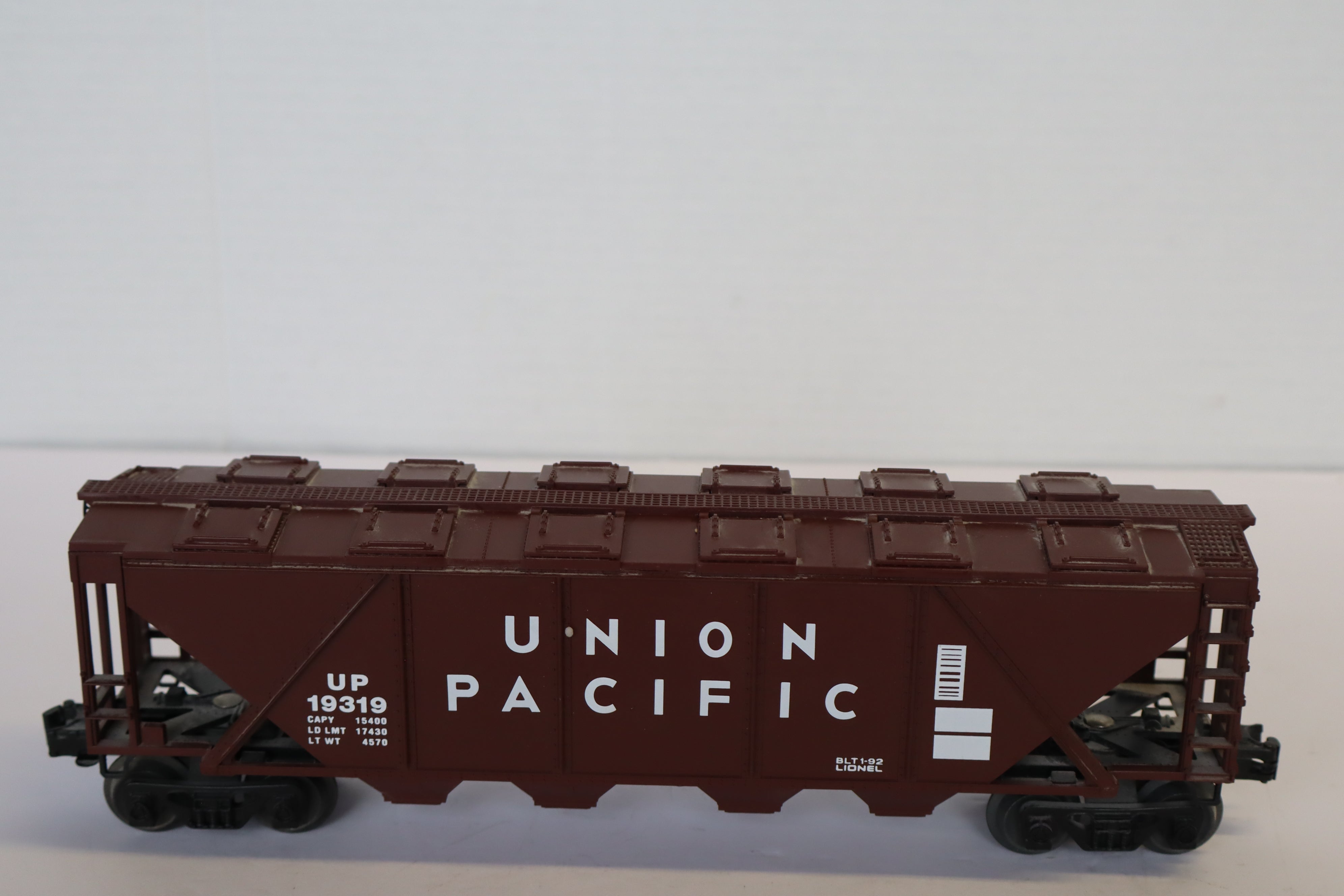 Lionel 6-19319 Union Pacific Four-Bay Covered Hopper-Second hand-M7991