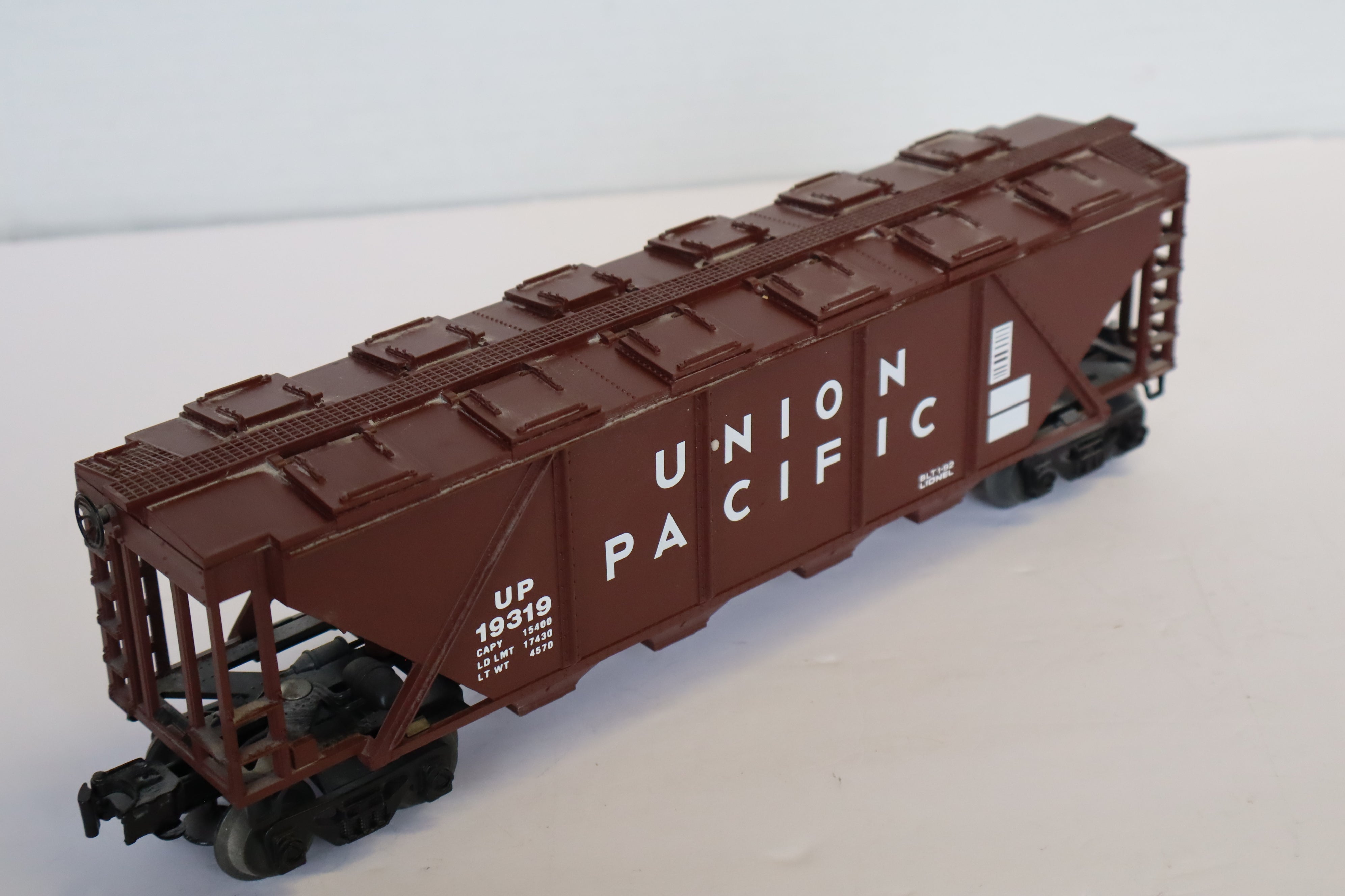 Lionel 6-19319 Union Pacific Four-Bay Covered Hopper-Second hand-M7991