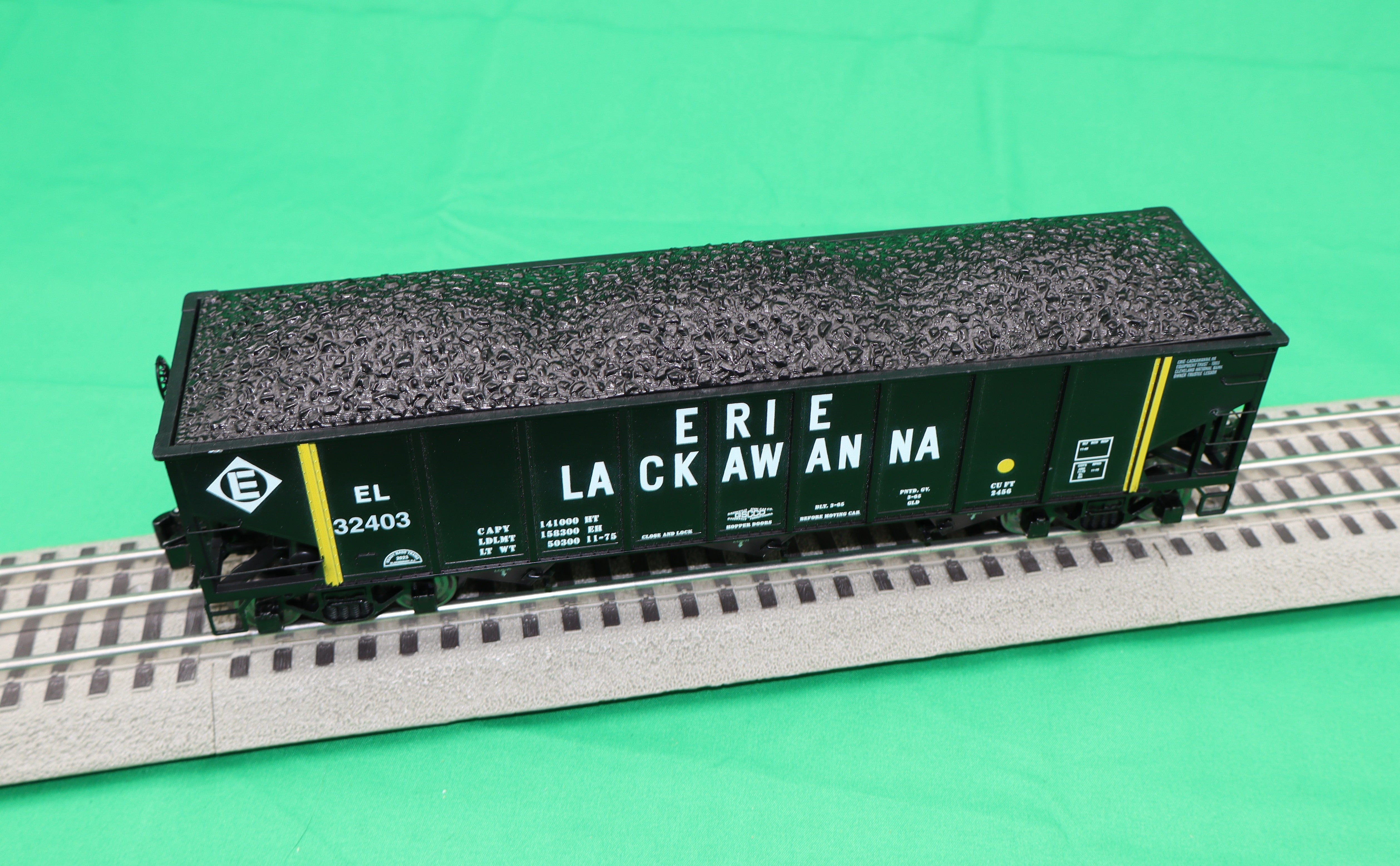 Ready Made Trains RMT-66239 - 70 Ton 3-Bay Coal Hopper Car "Erie Lackawanna" w/ Load