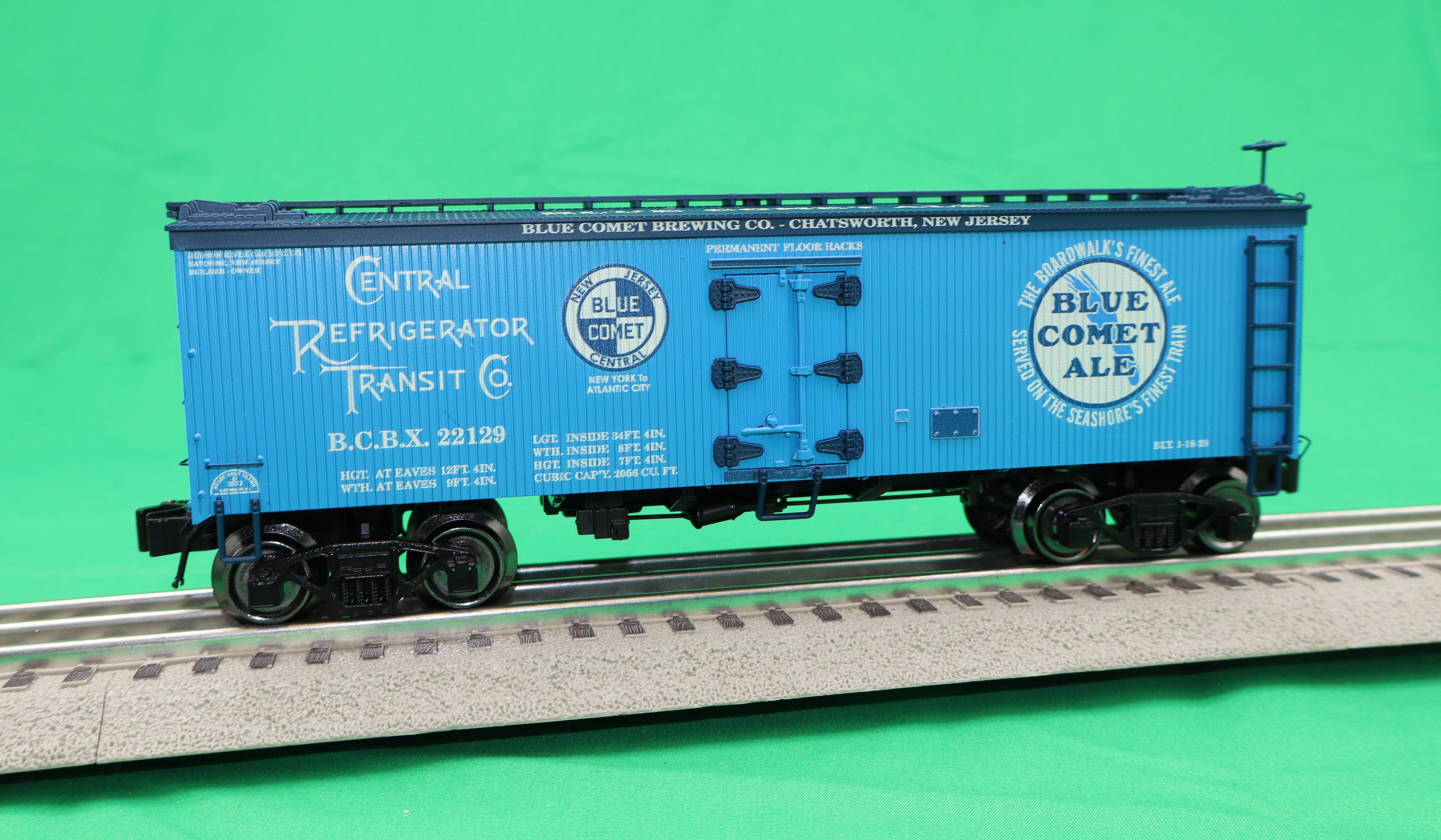Ready Made Trains RMT-86126-1 - 36' Woodside Reefer Car "New Jersey Central" #22129 (Blue Comet Ale)