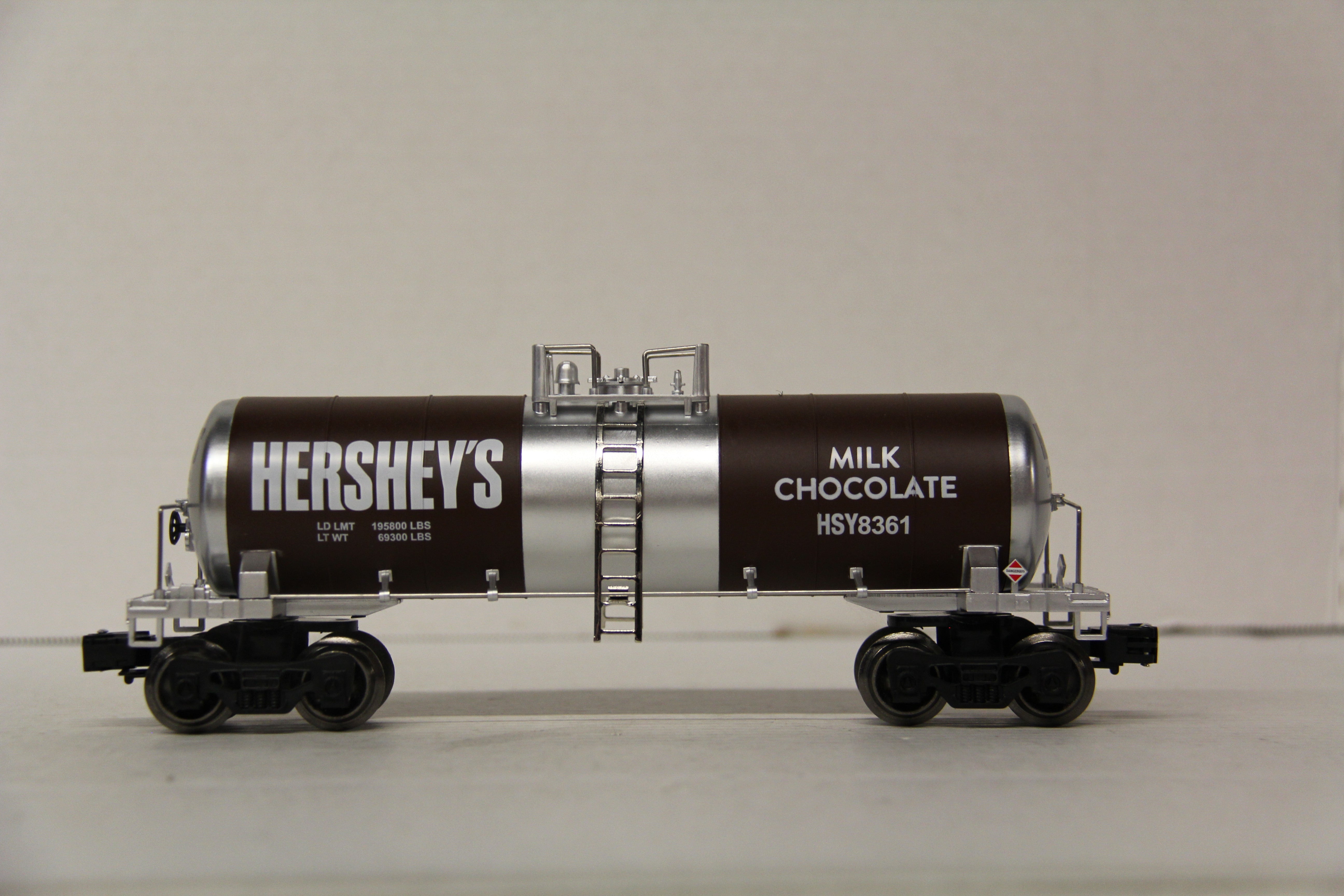 Menards #279-8136 Hershey's Tanker-Second hand-M6561