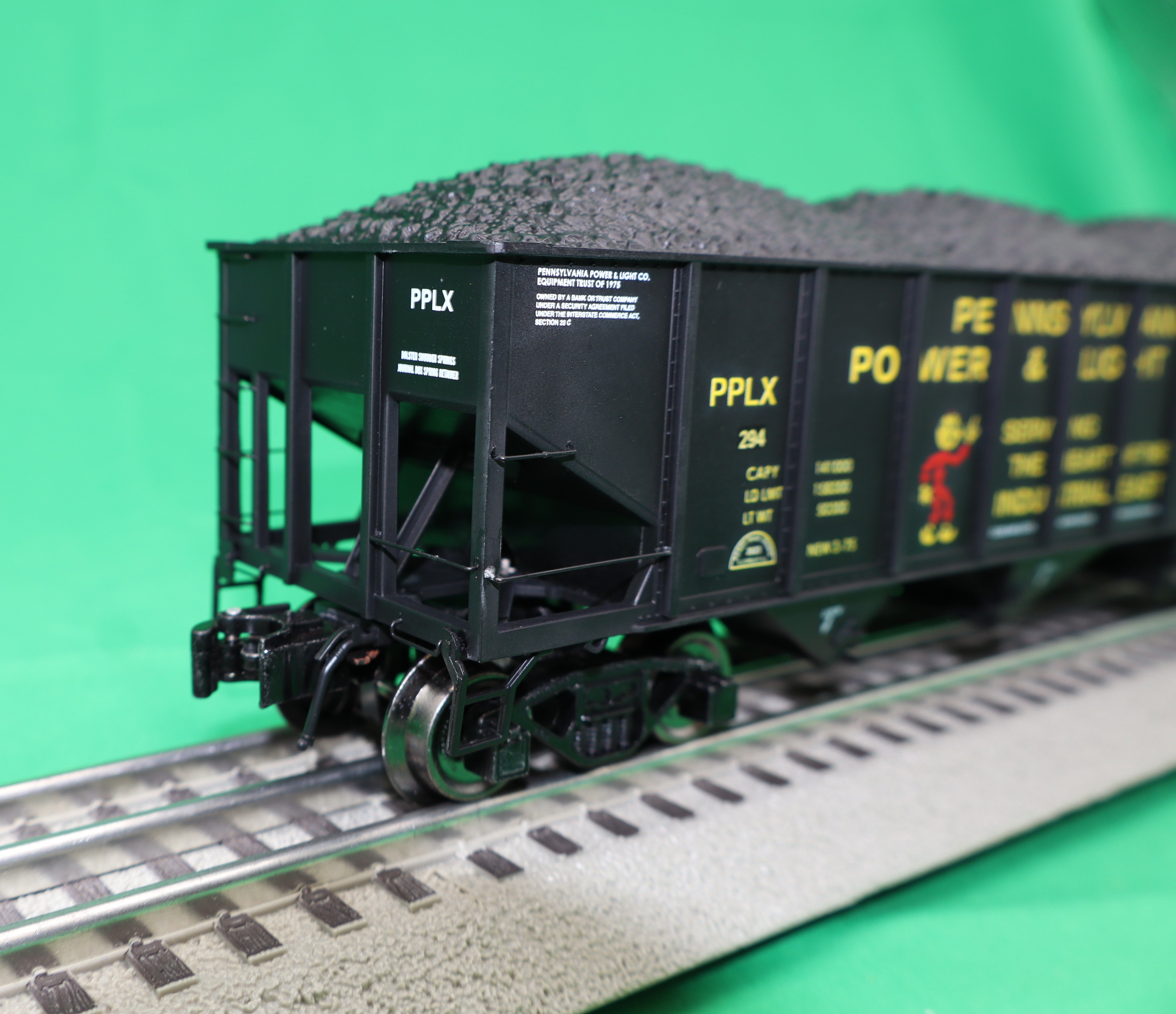 Ready Made Trains RMT-66276 - 70 Ton 3-Bay Coal Hopper Car "Pennsylvania" w/ Load (Power & Light Company)