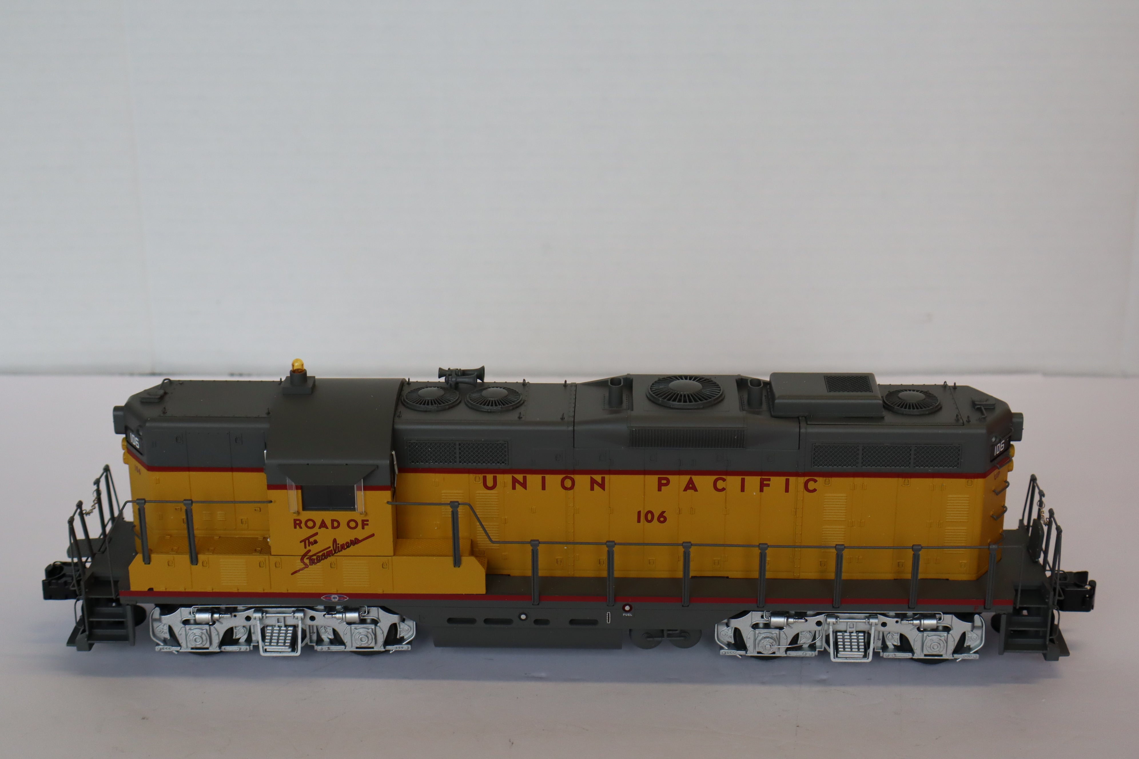 Lionel 6-28567 & 6-28568 Union Pacific GP-7 Locomotive Powered & Non Pwd-Second hand-M7993