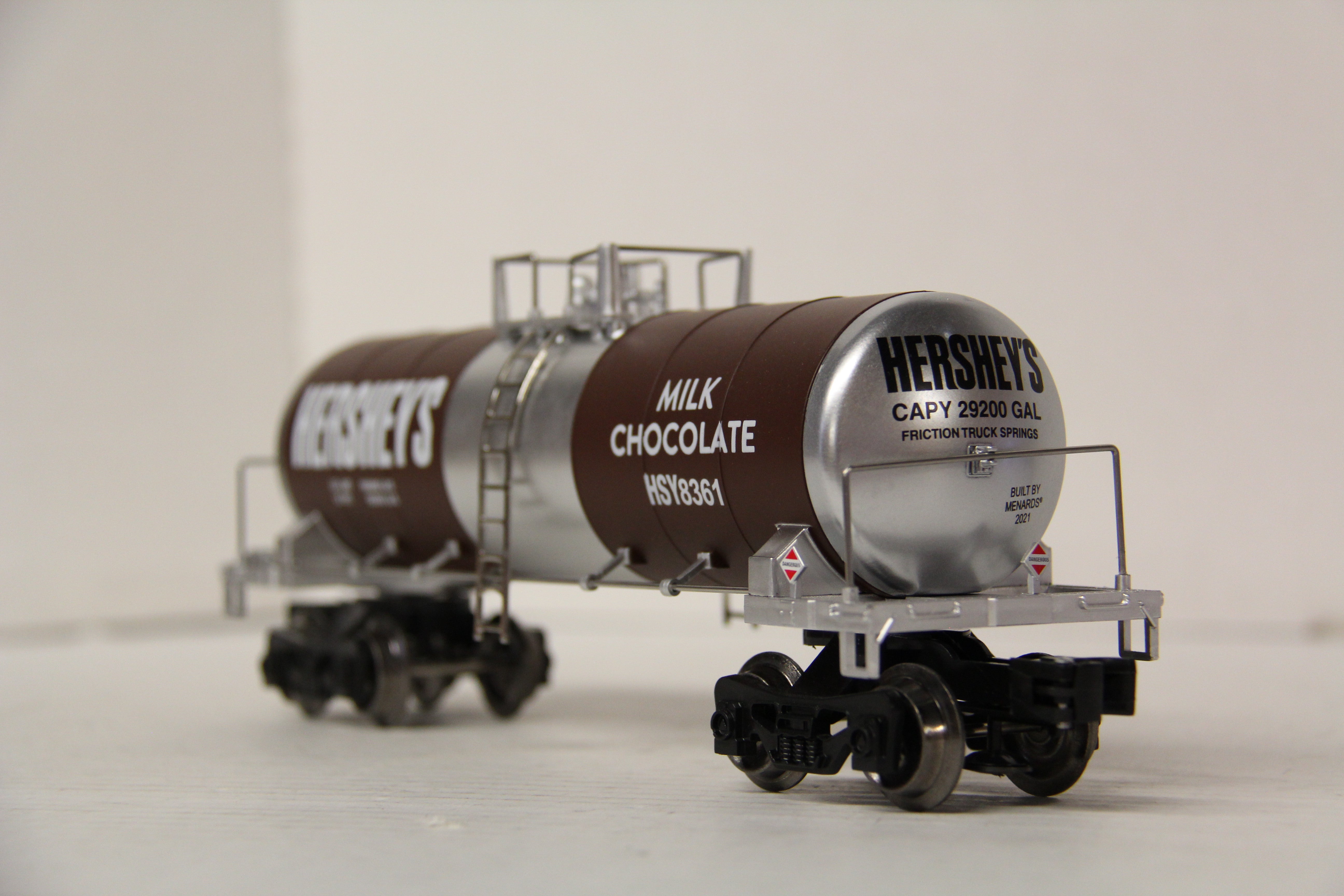 Menards #279-8136 Hershey's Tanker-Second hand-M6561