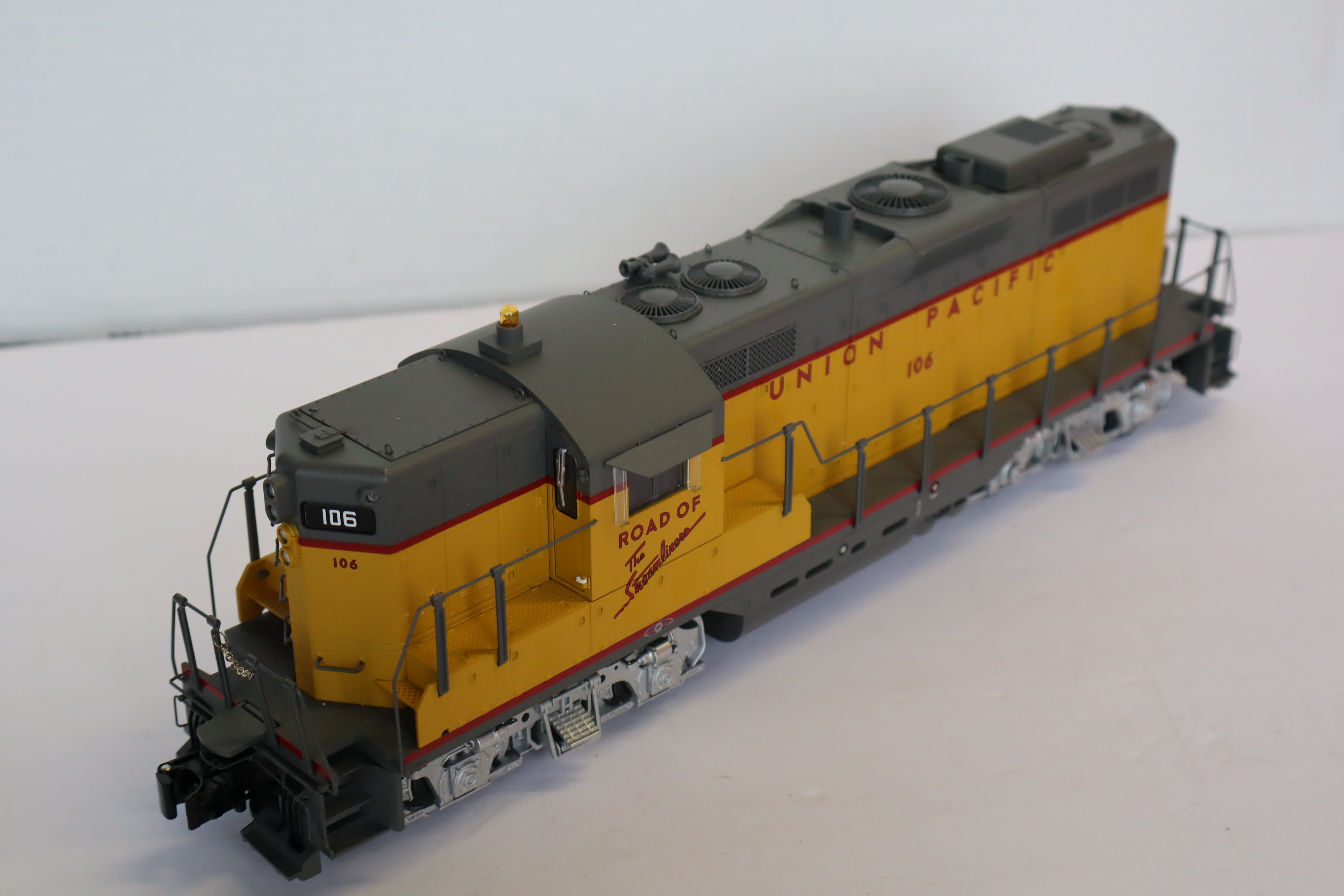 Lionel 6-28567 & 6-28568 Union Pacific GP-7 Locomotive Powered & Non Pwd-Second hand-M7993