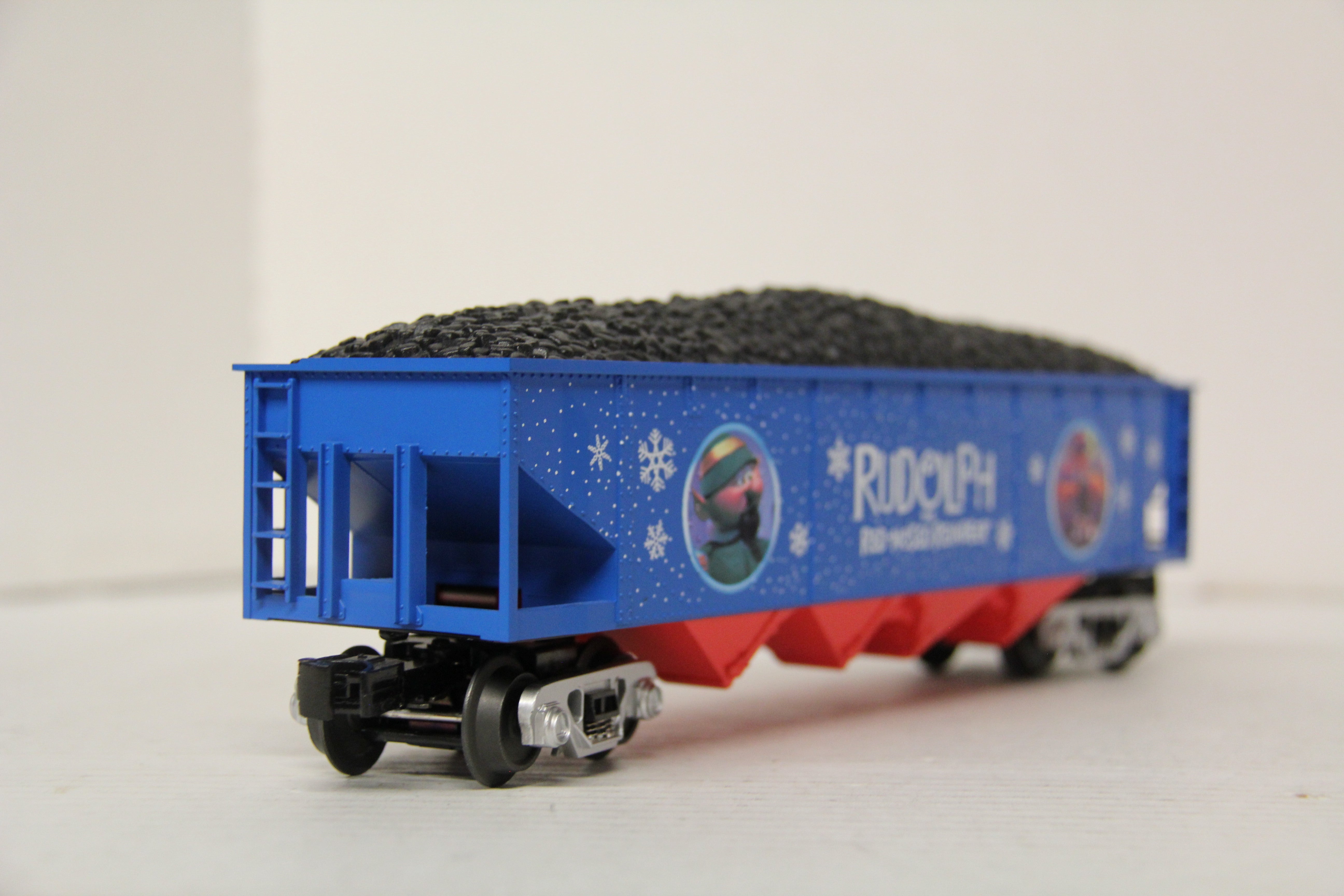 Rail King 30-75246 Rudolph the Red Nosed Reindeer "Elves" 4 Bay Hopper Car w/ White Coal Load-Second hand-M6562