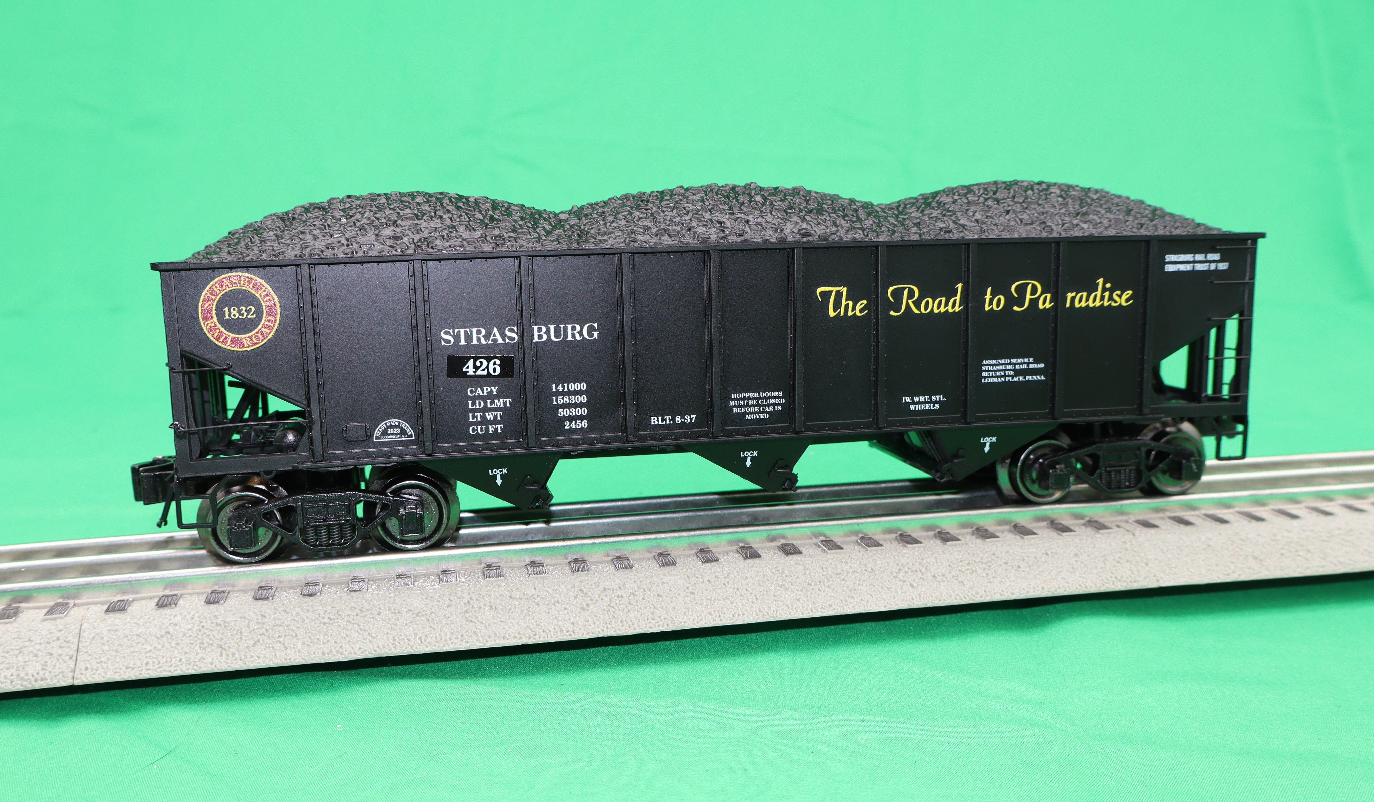 Ready Made Trains RMT-66299-40 - 70 Ton 3-Bay Coal Hopper Car "Strasburg" w/ Load