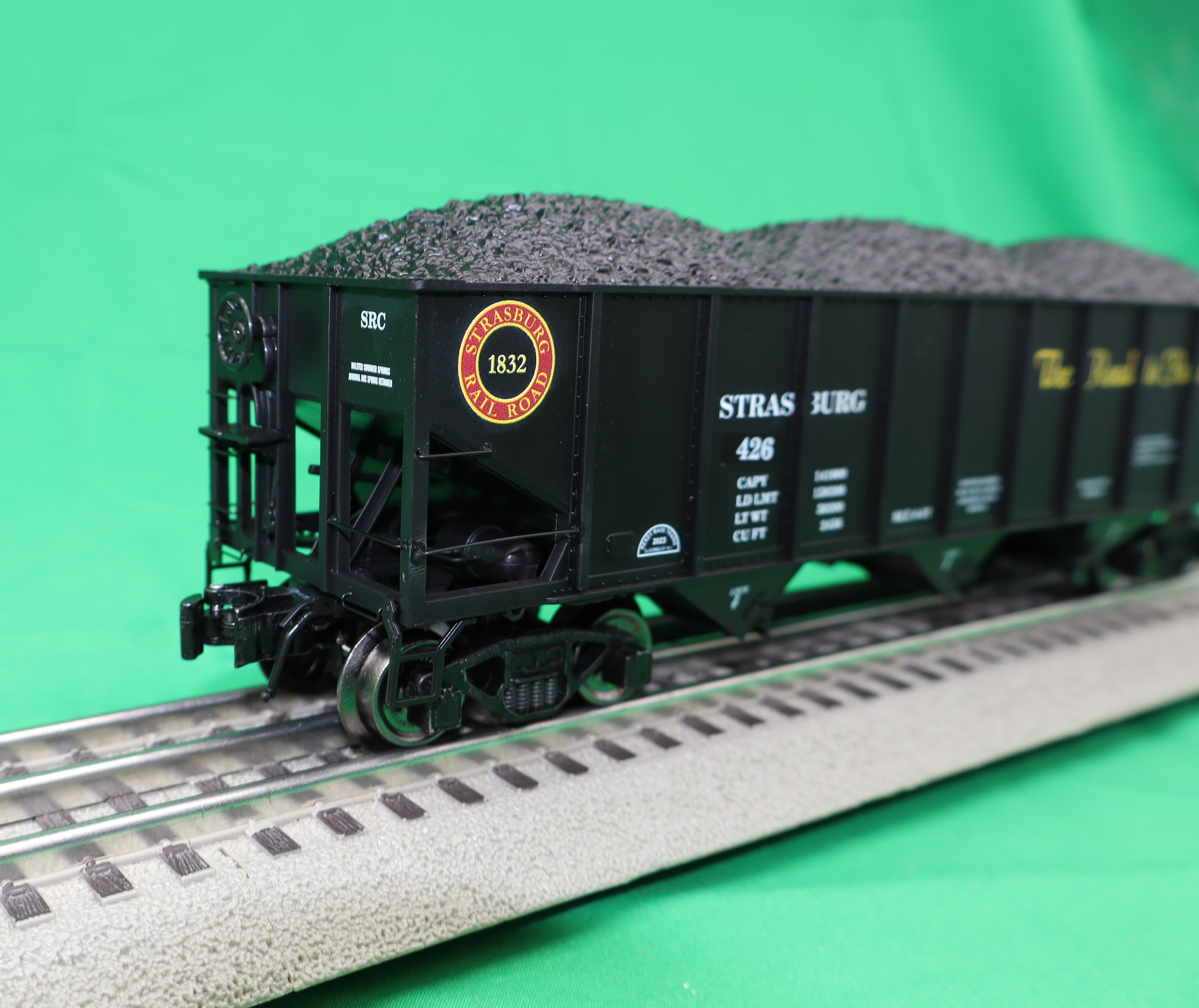 Ready Made Trains RMT-66299-40 - 70 Ton 3-Bay Coal Hopper Car "Strasburg" w/ Load
