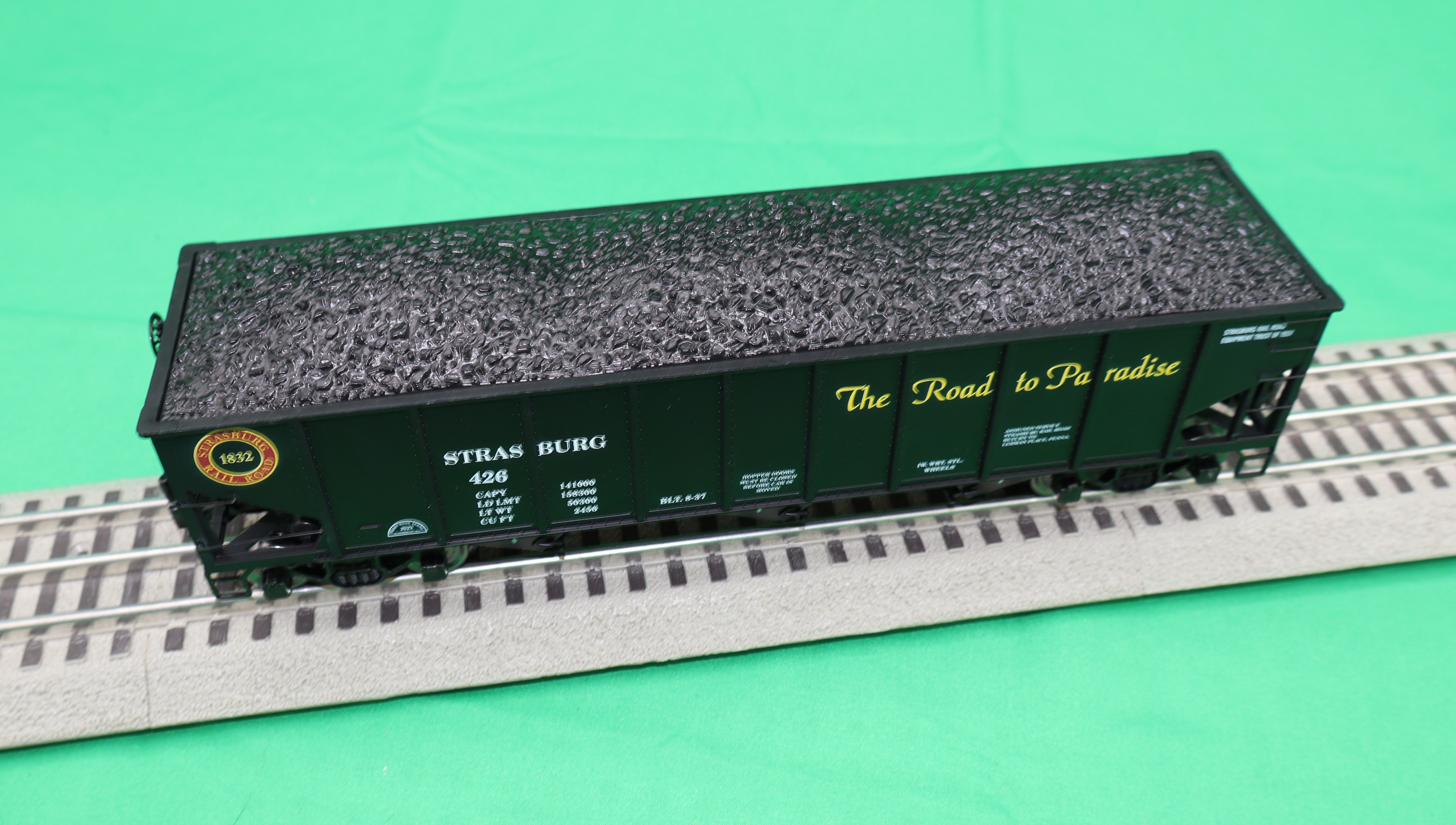 Ready Made Trains RMT-66299-40 - 70 Ton 3-Bay Coal Hopper Car "Strasburg" w/ Load