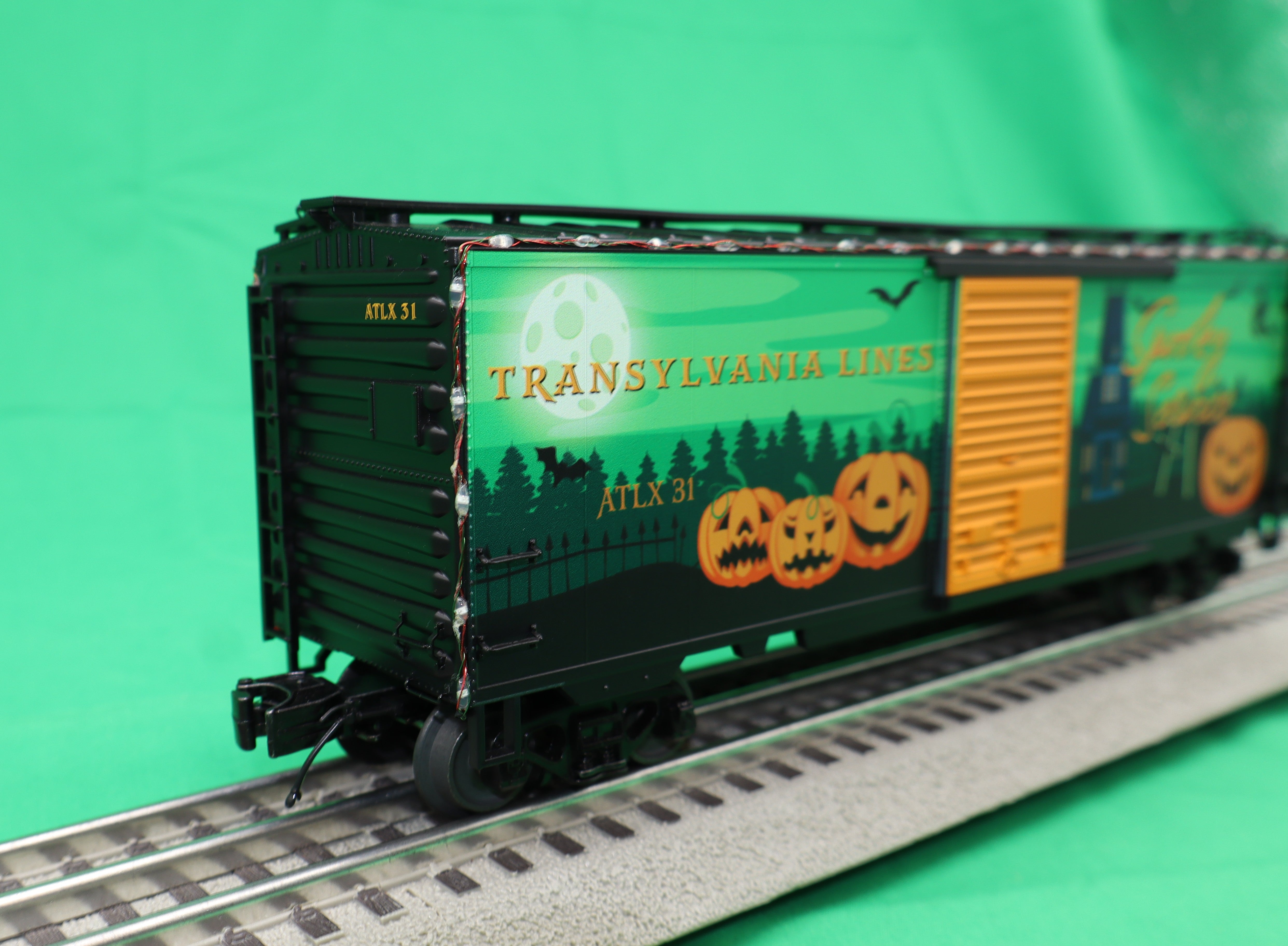Atlas O 3001778 - Premier - 40' PS-1 Box Car "Halloween" #1030 w/ 6' Door (Lighted)