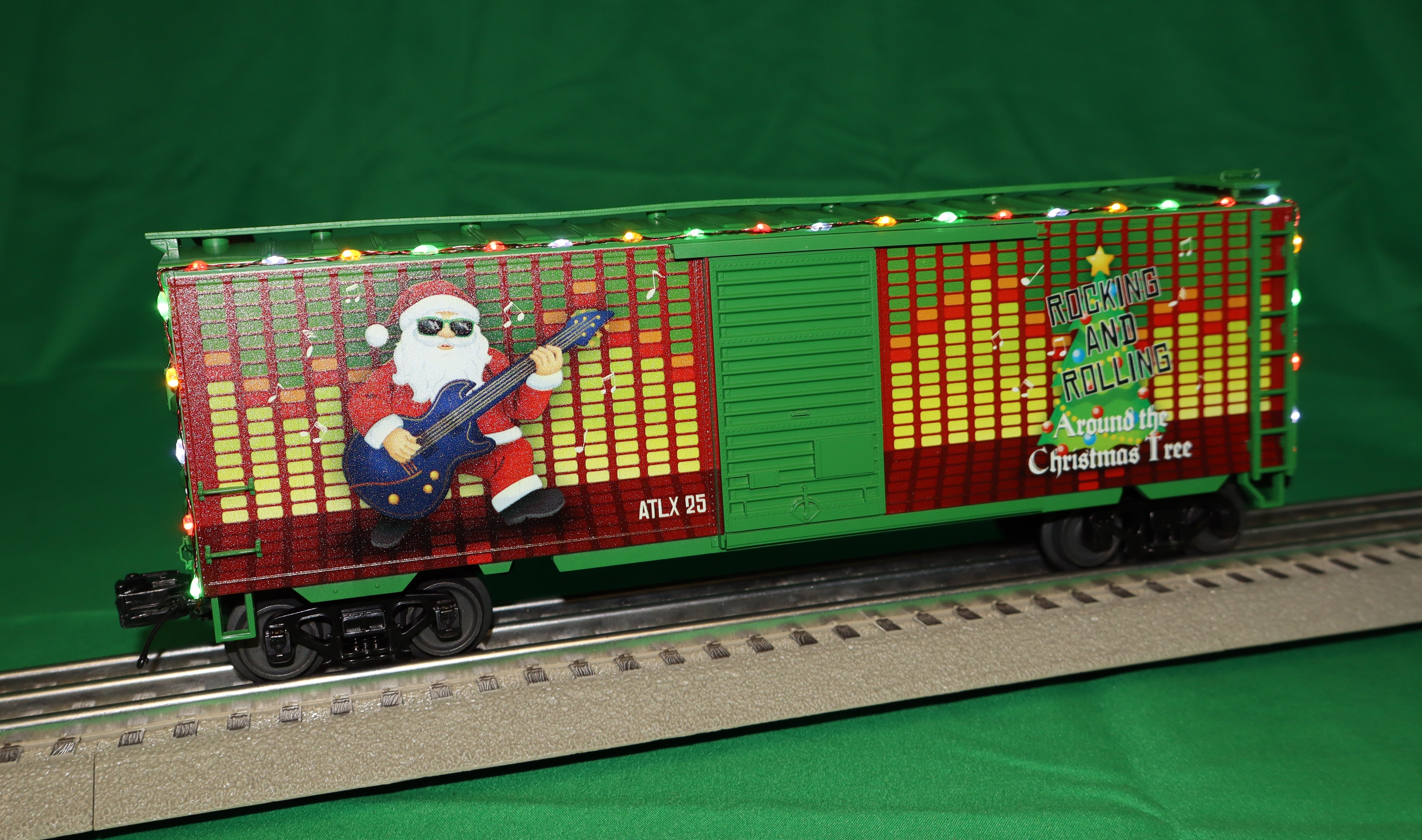 Atlas O 3001779 - Premier - 40' PS-1 Box Car "Christmas" #1224 w/ 6' Door (Lighted)