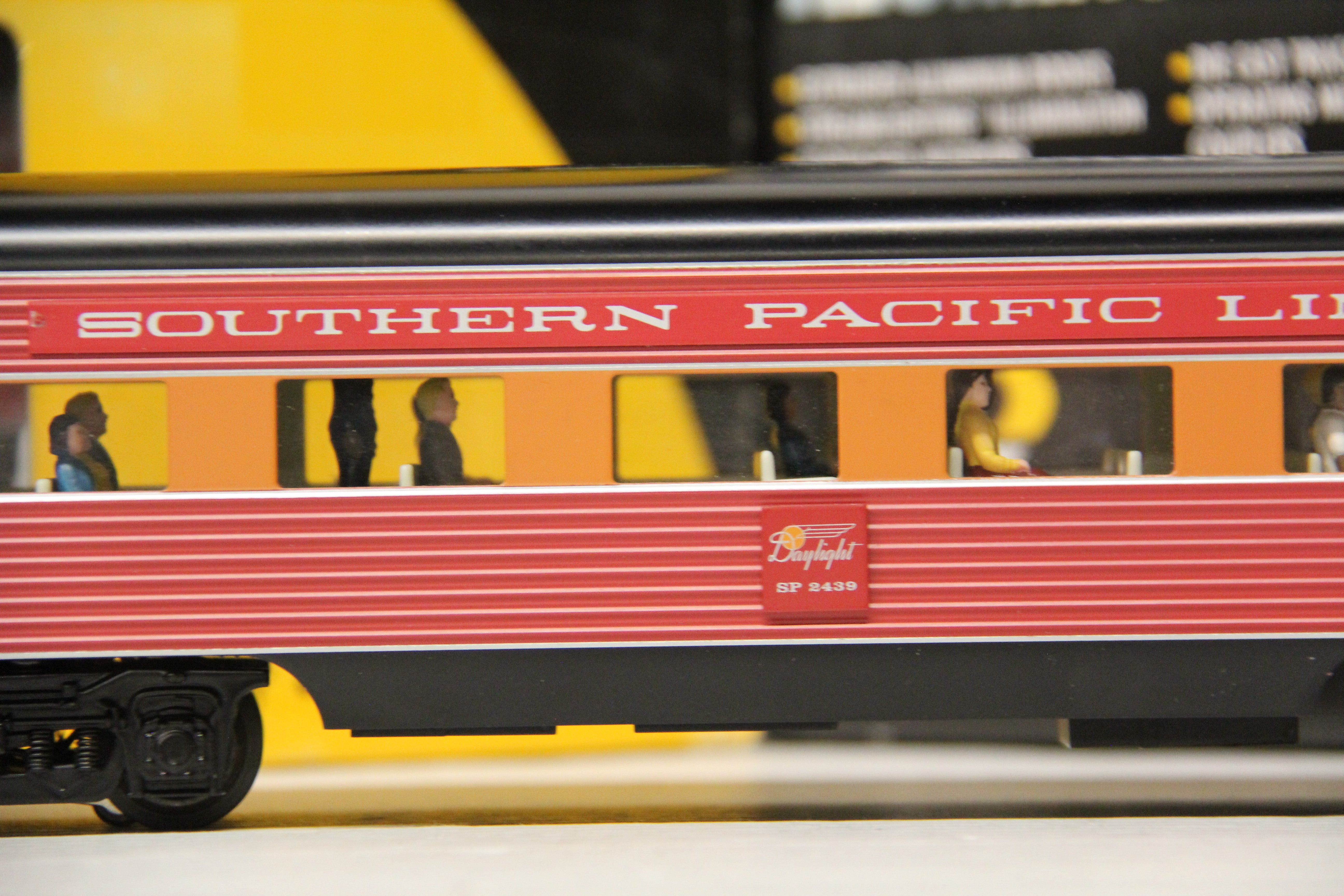 K Line K4688-12952 Southern Pacific "Daylight" 15" Extruded Aluminum Passenger Cars 5 Car Set-Second hand-M6565