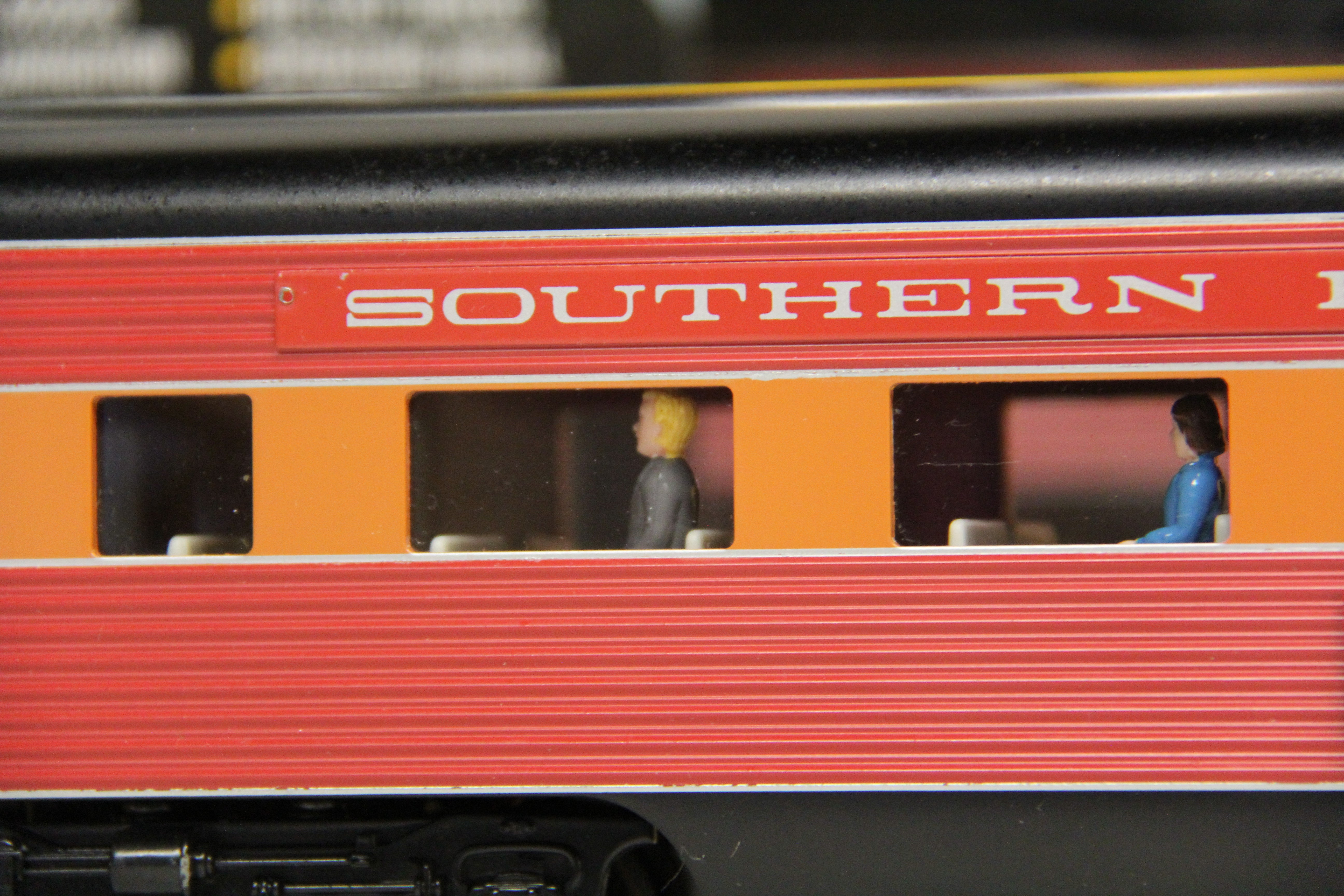 K Line K4688-12952 Southern Pacific "Daylight" 15" Extruded Aluminum Passenger Cars 5 Car Set-Second hand-M6565