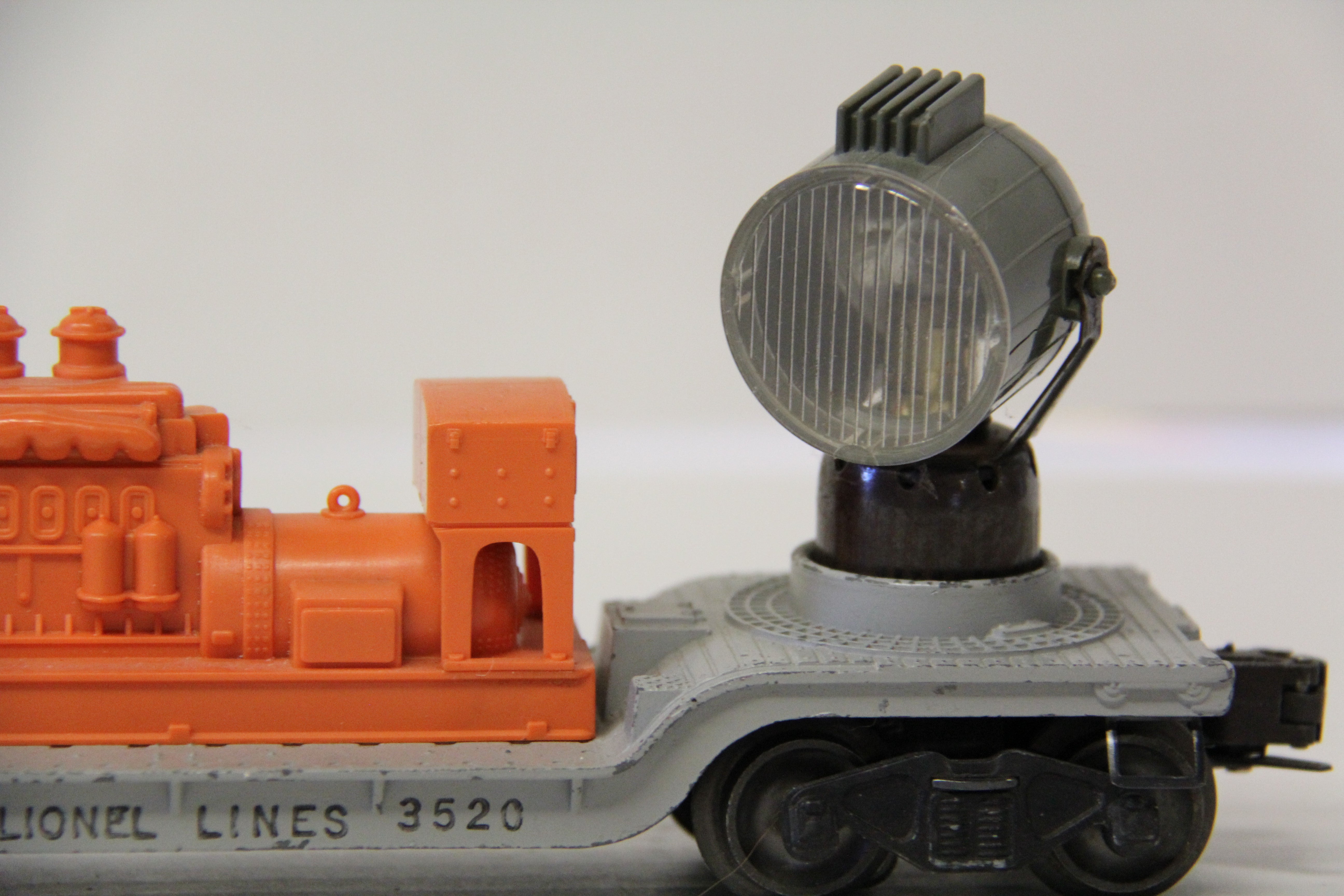 Lionel Lines No. 3520 Operating Searchlight Car-Second hand-M4684