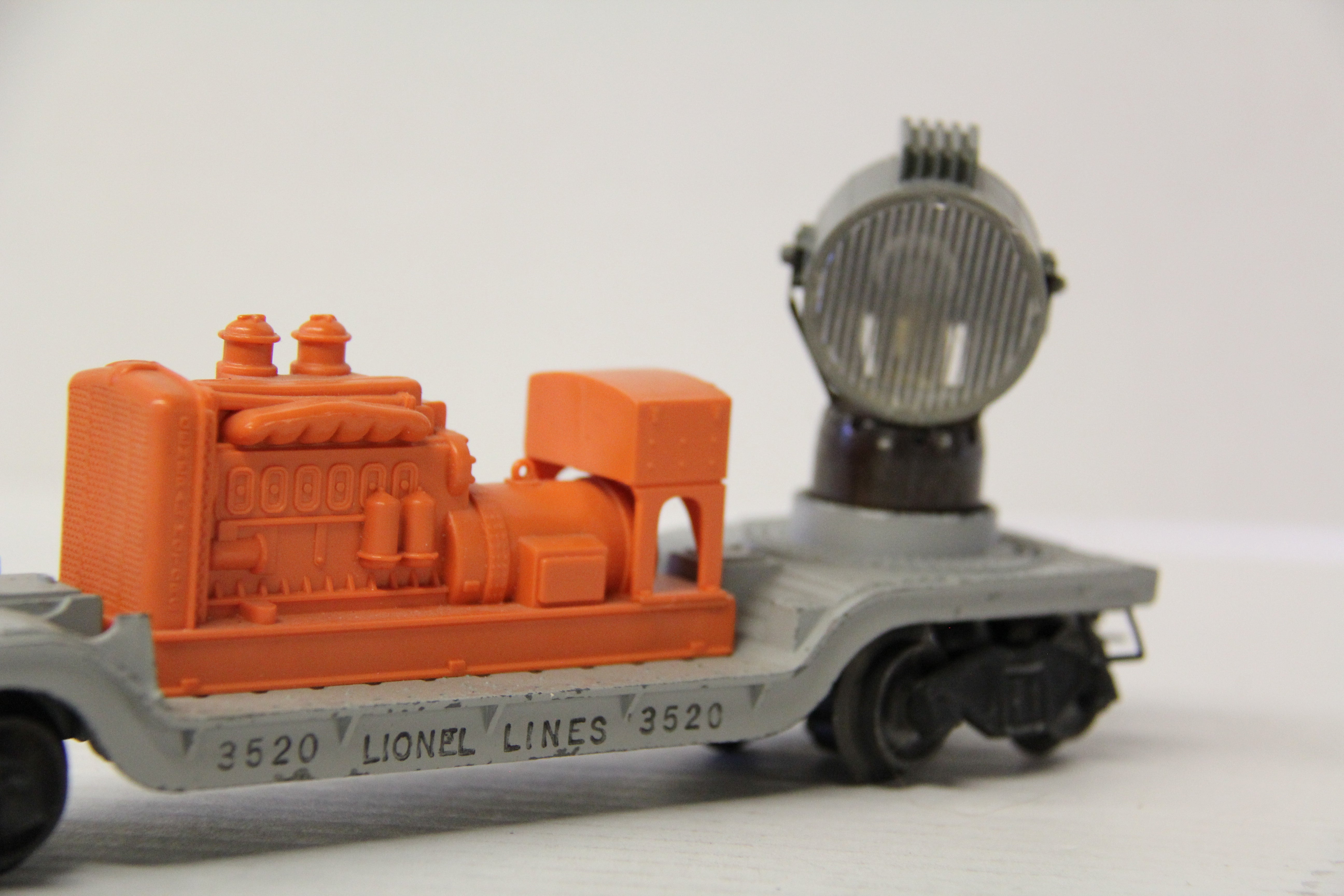 Lionel Lines No. 3520 Operating Searchlight Car-Second hand-M4684