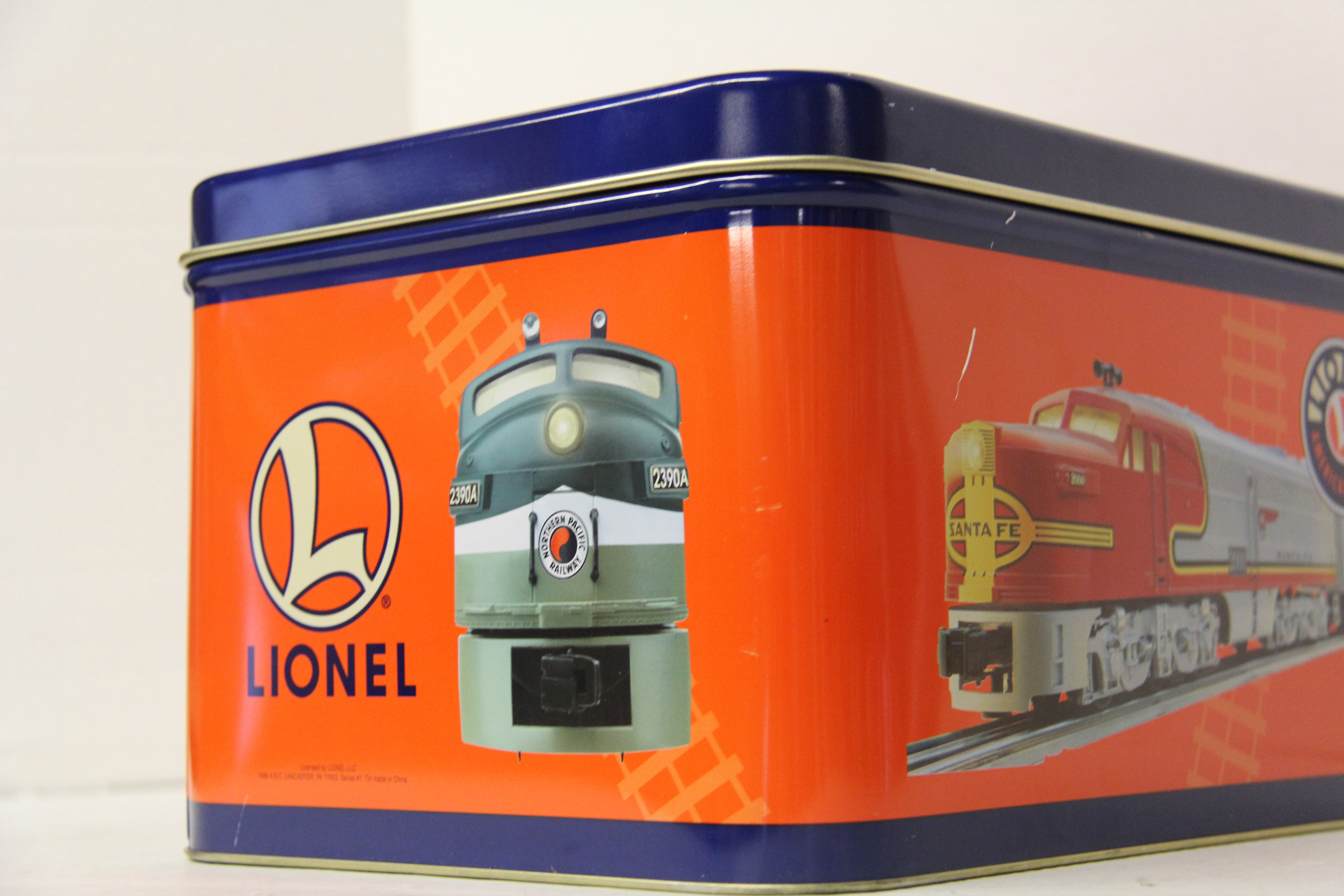 Large Lionel Legendary Trains Tin-Second hand-M6568
