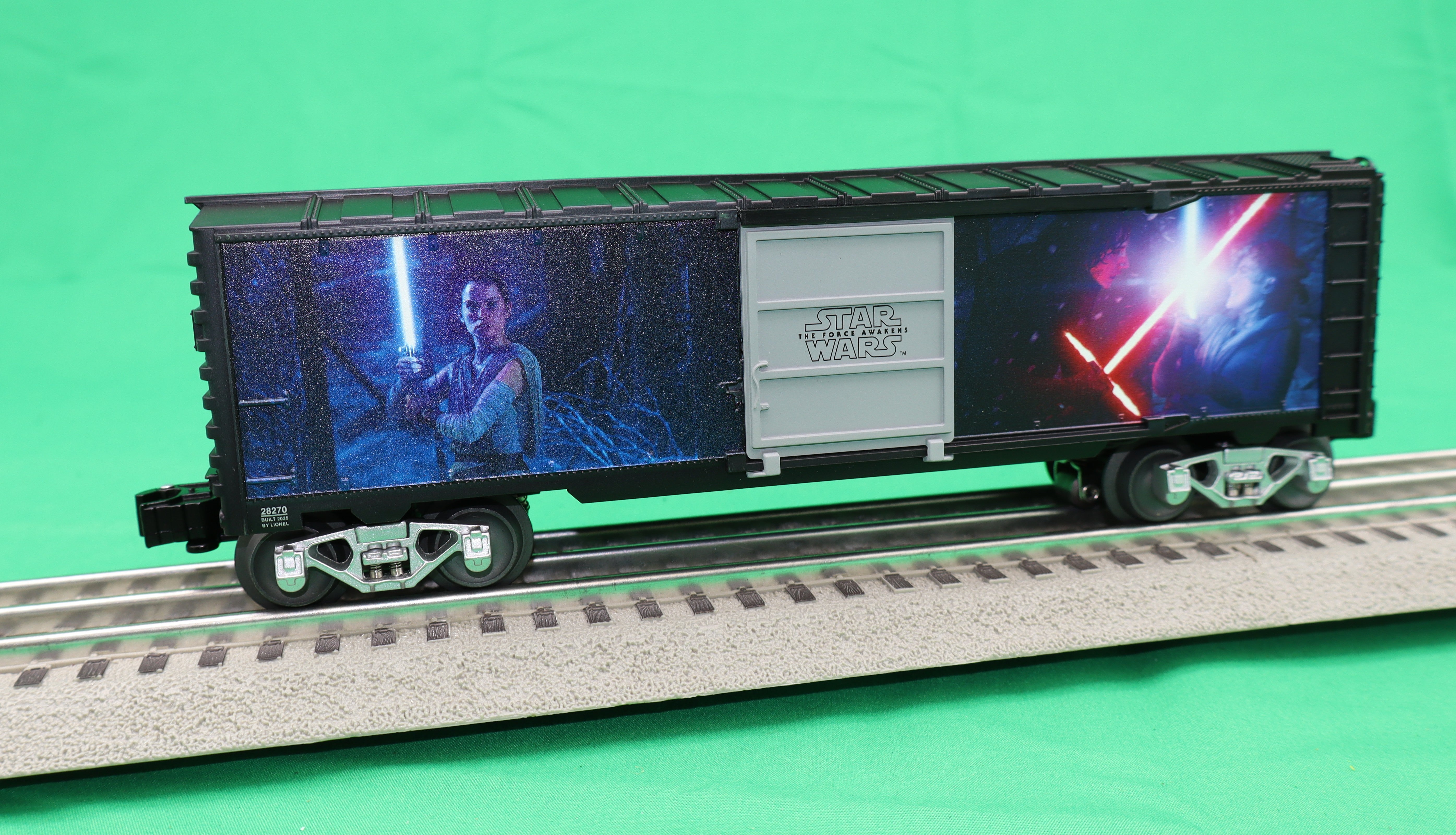 Lionel 2528270 - Star Wars - Lightsaber Series Illuminated Boxcar "Kylo Ren v. Rey"