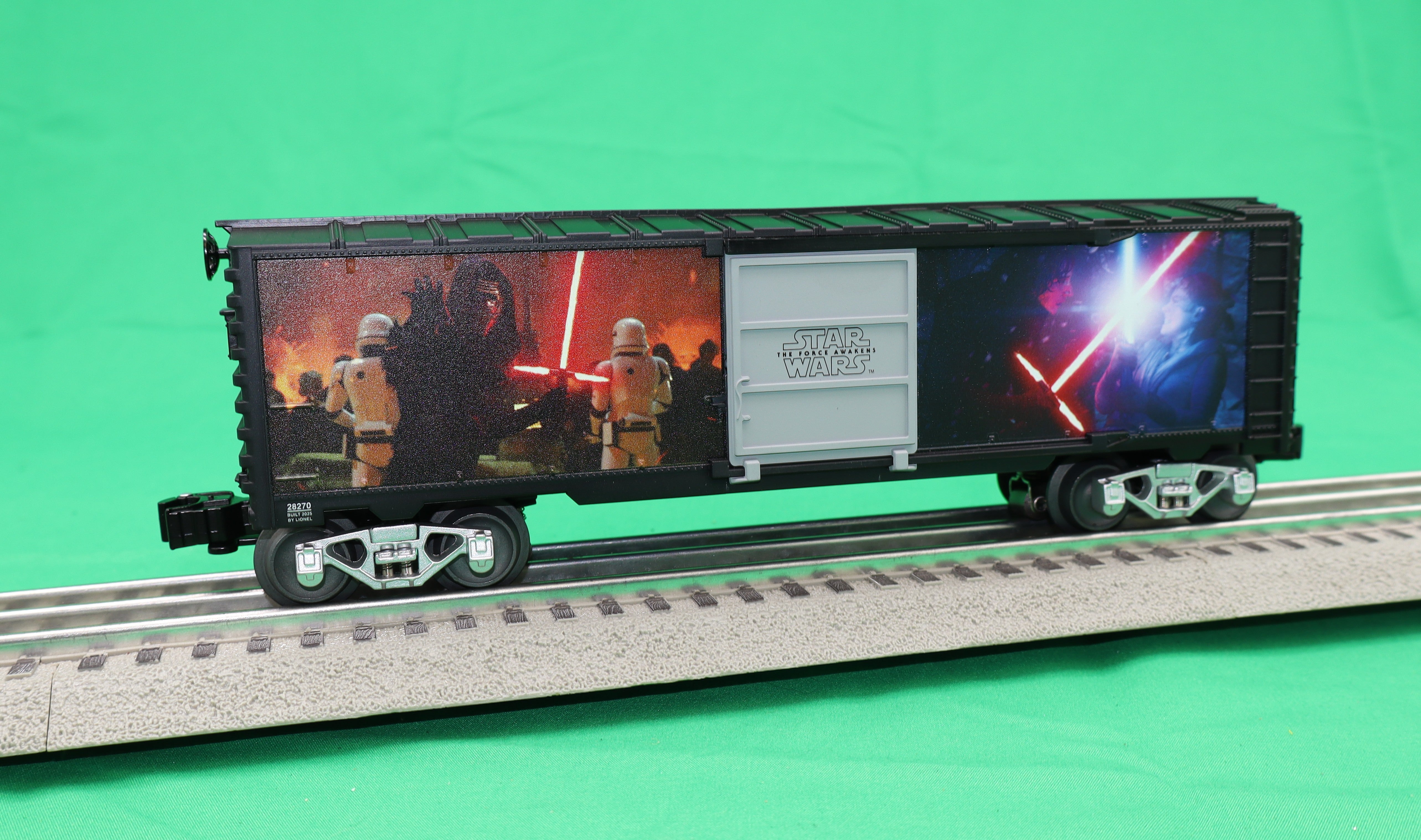 Lionel 2528270 - Star Wars - Lightsaber Series Illuminated Boxcar "Kylo Ren v. Rey"
