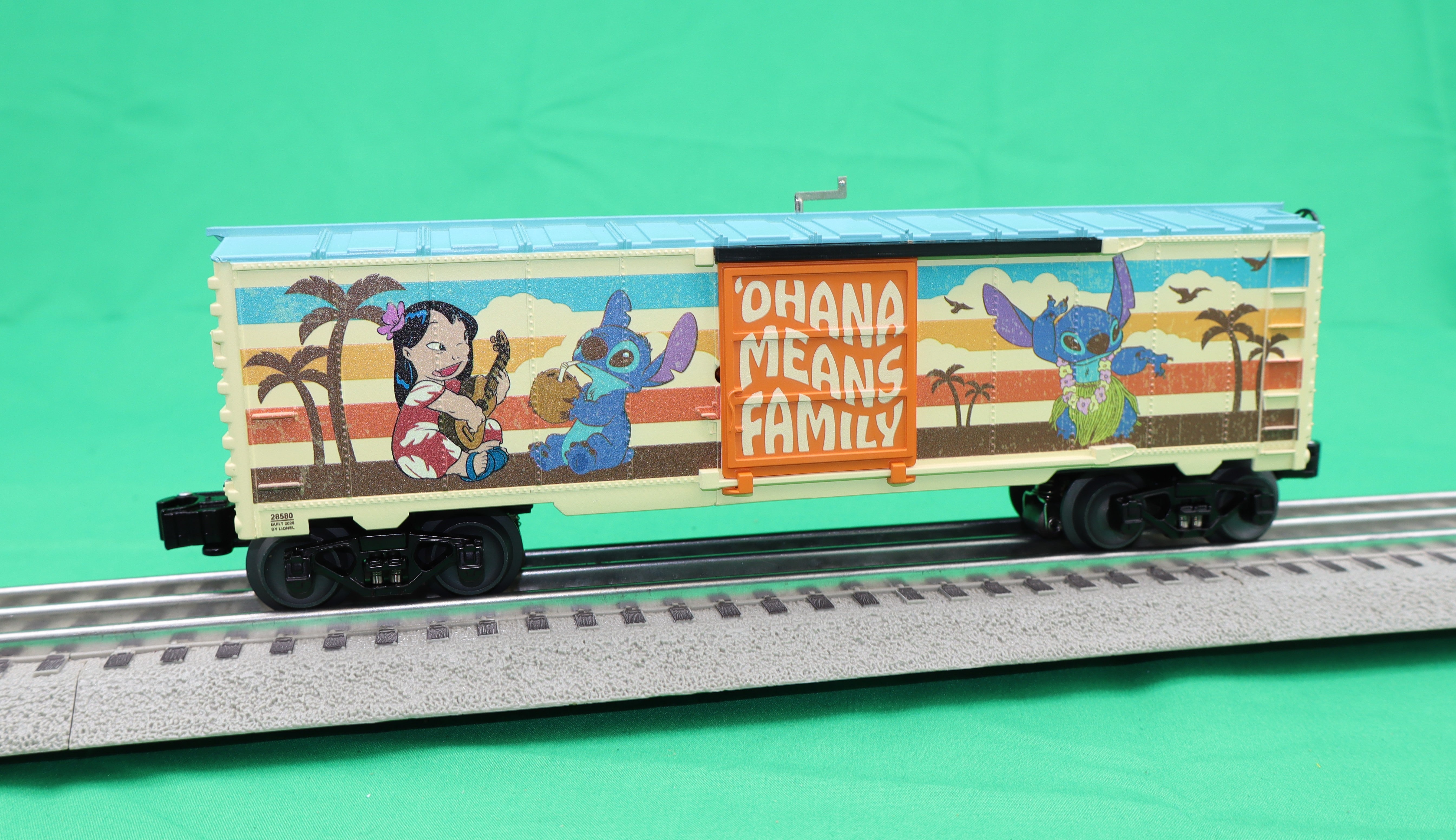 Lionel 2528580 - Disney - Boxcar "Surfing Stitch"