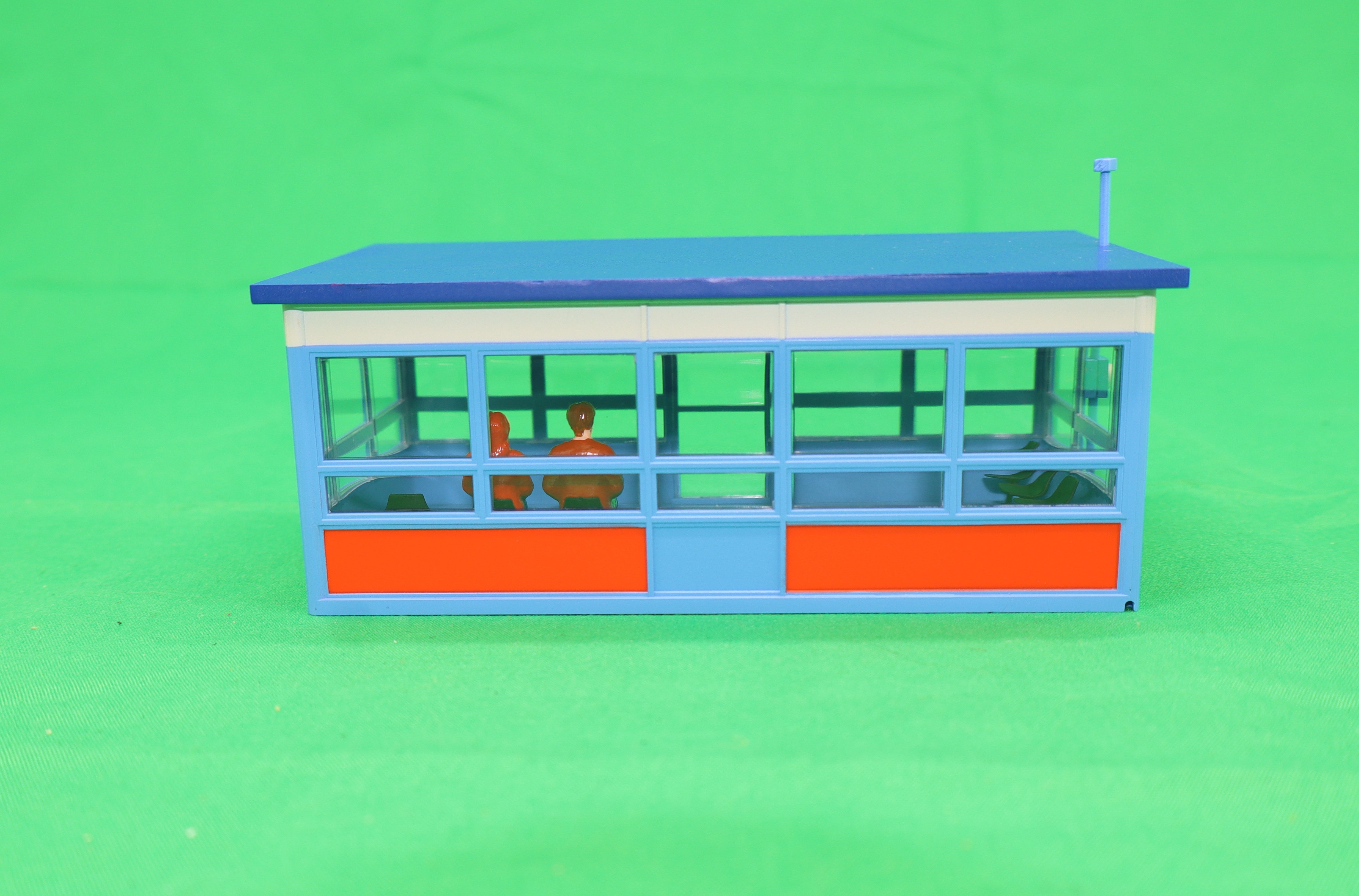 Lionel 2430040 - Passenger Shelter "Lionelville"