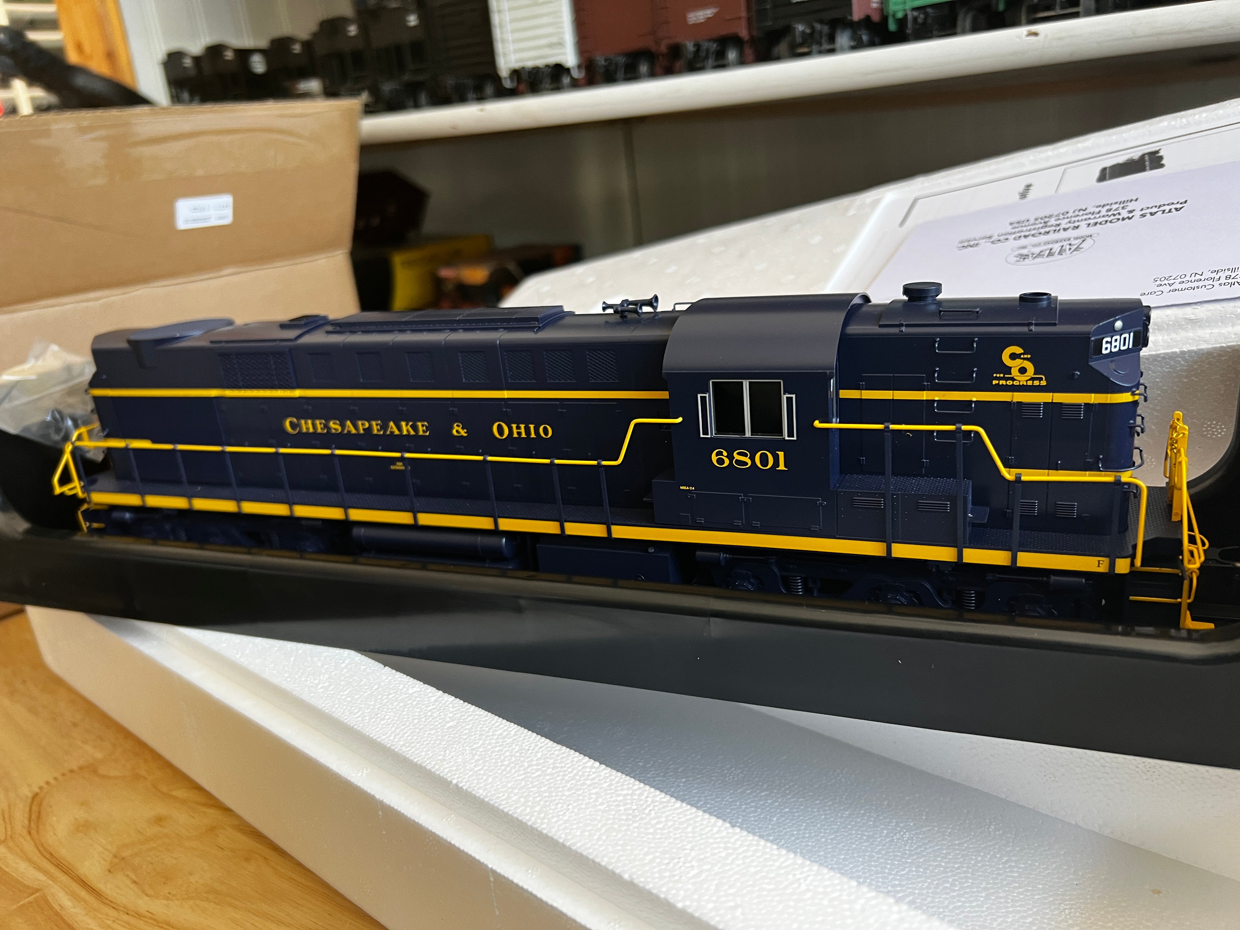 Atlas O 20030019 - Trainman - TMCC - RSD-7/15 Locomotive "Chesapeake & Ohio" #6801